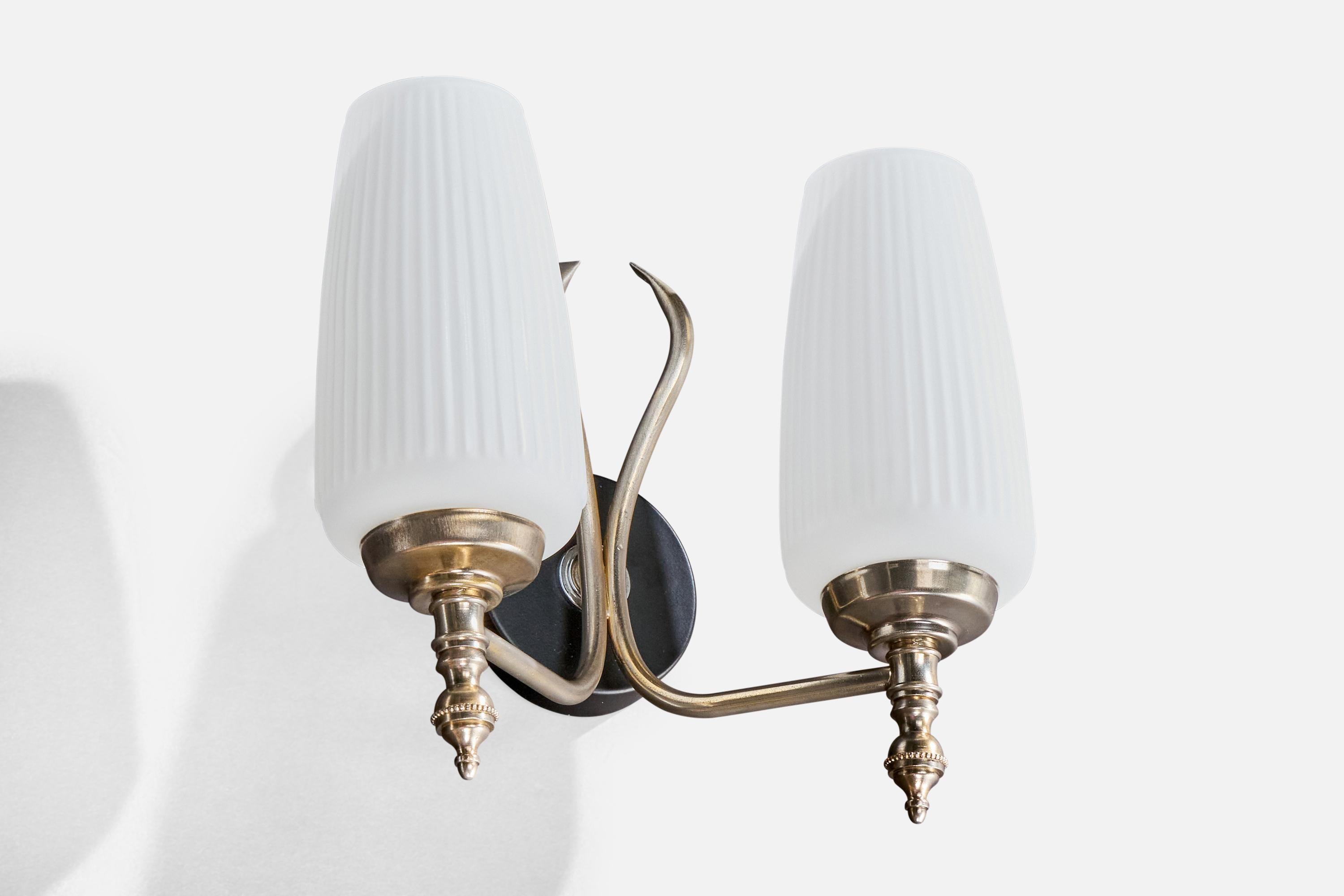 Mid-Century moderno Designer francese, lampada da parete, metallo, vetro, Francia, anni '50 in vendita
