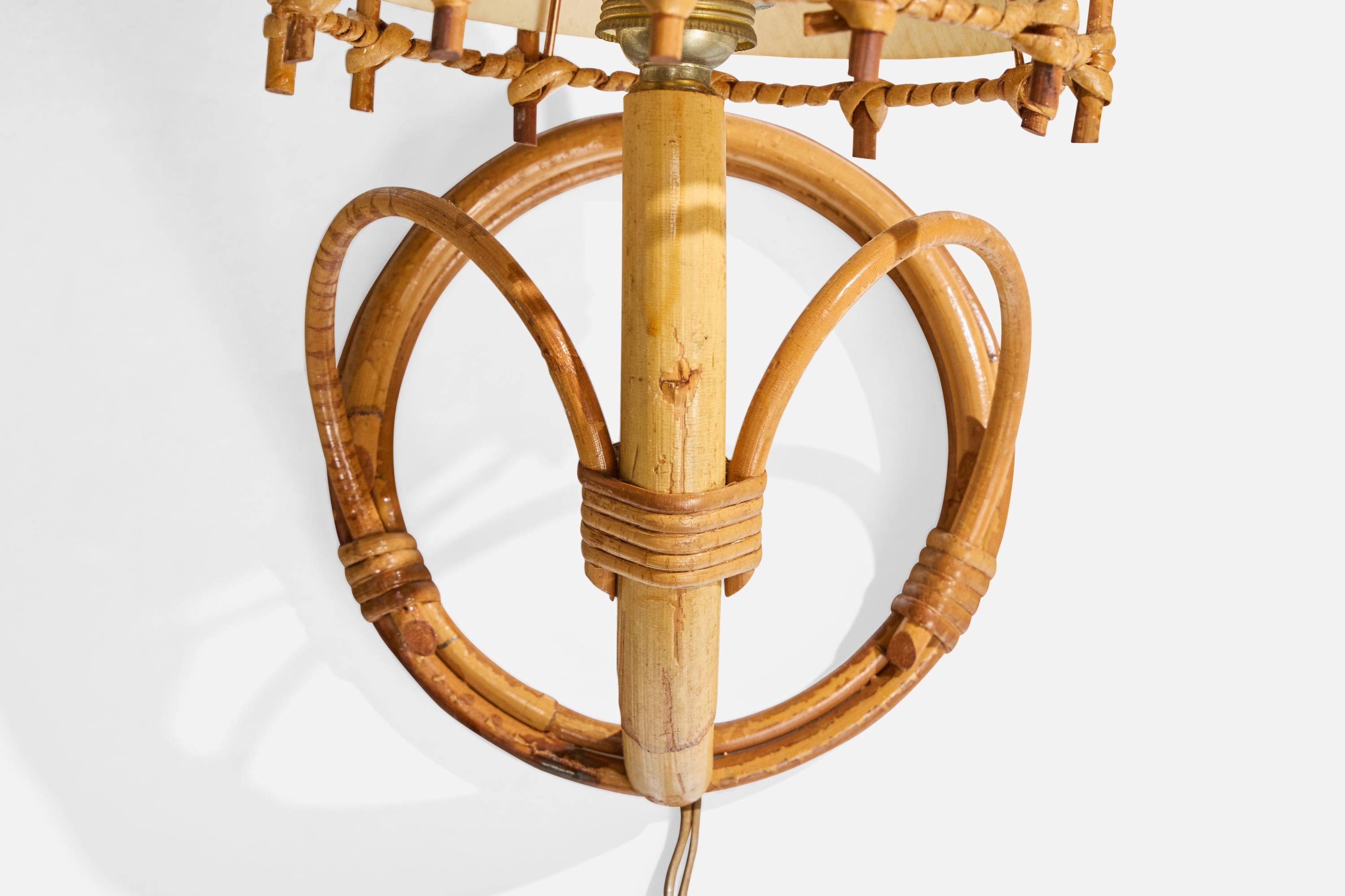 Tessuto Designer francese, lampade da parete, bambù, rattan, tessuto, Francia, anni '1970 in vendita