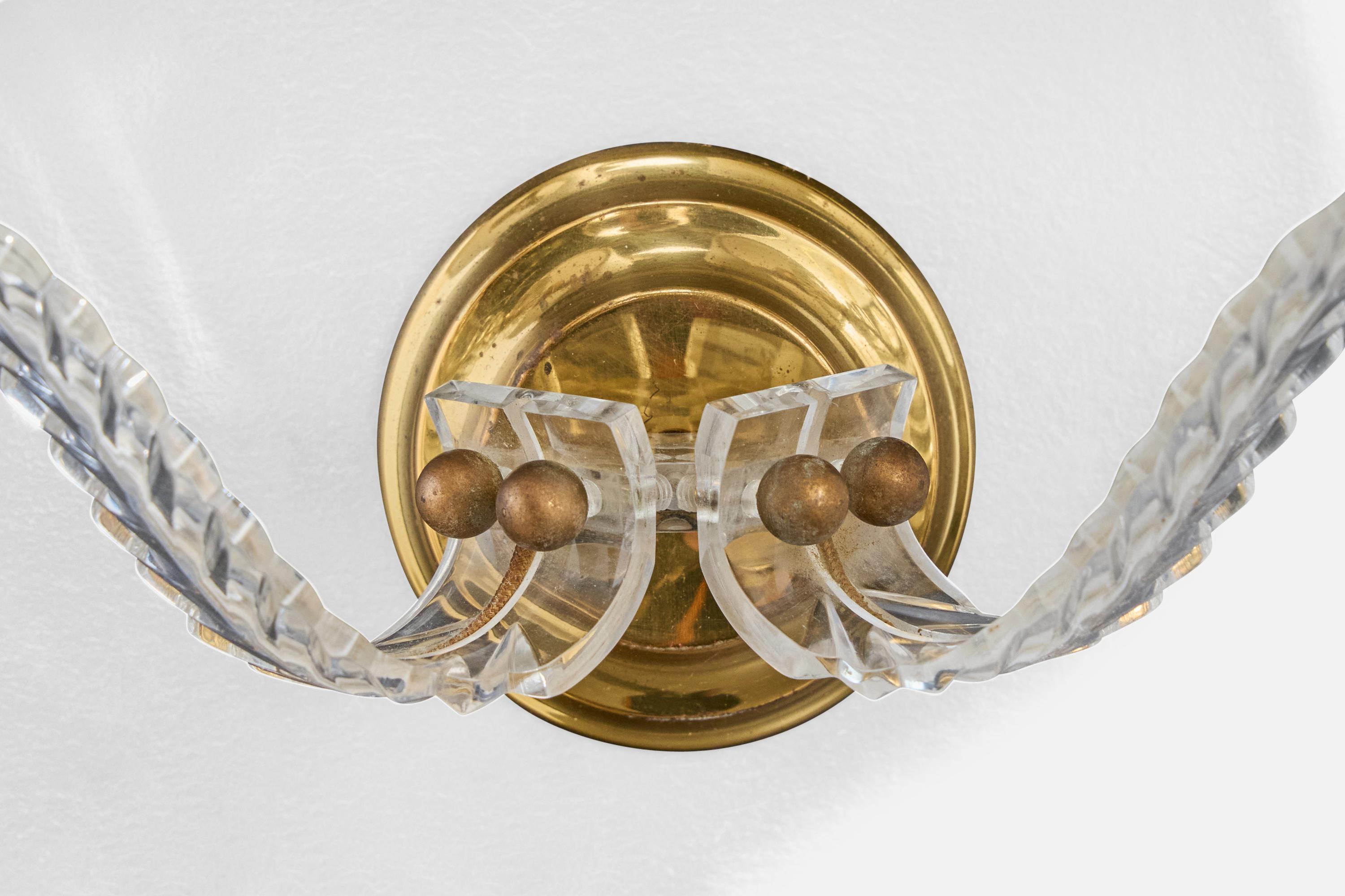 Ottone Designer francese, lampade da parete, ottone, acrilico, tessuto, Francia, anni '60 in vendita