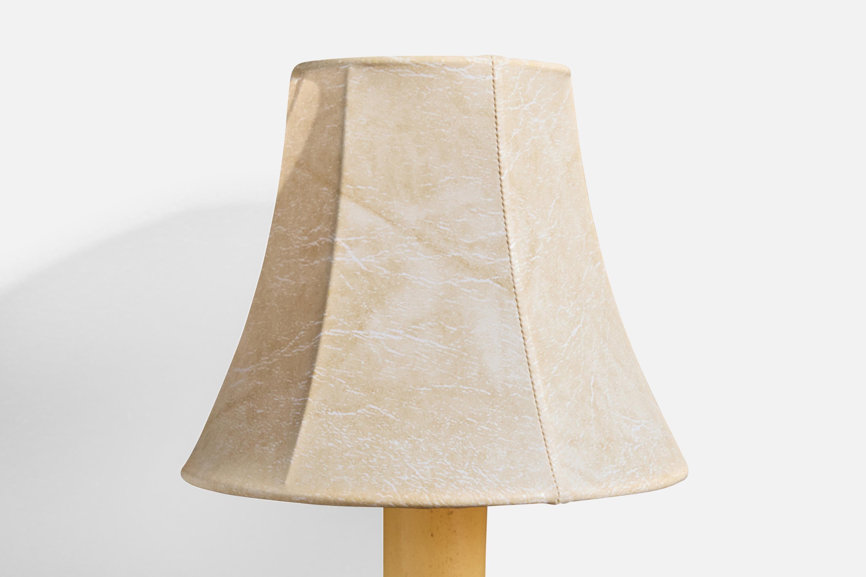 French Designer, Wall Lights, Brass, Bakelite, Resin, France, 1940s For Sale 5