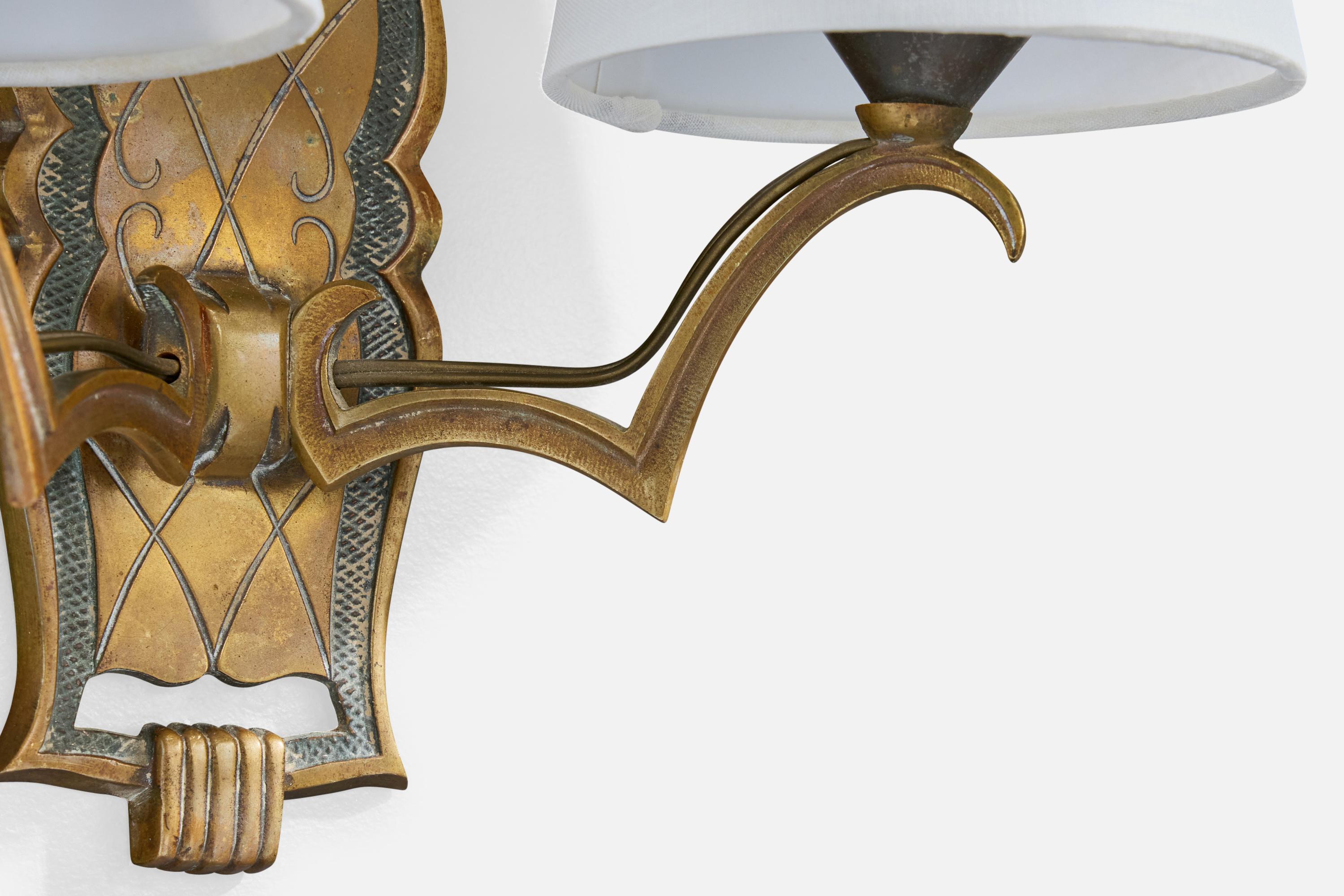 Ottone Designer francese, lampade da parete, ottone, tessuto, Francia, anni '1930 in vendita