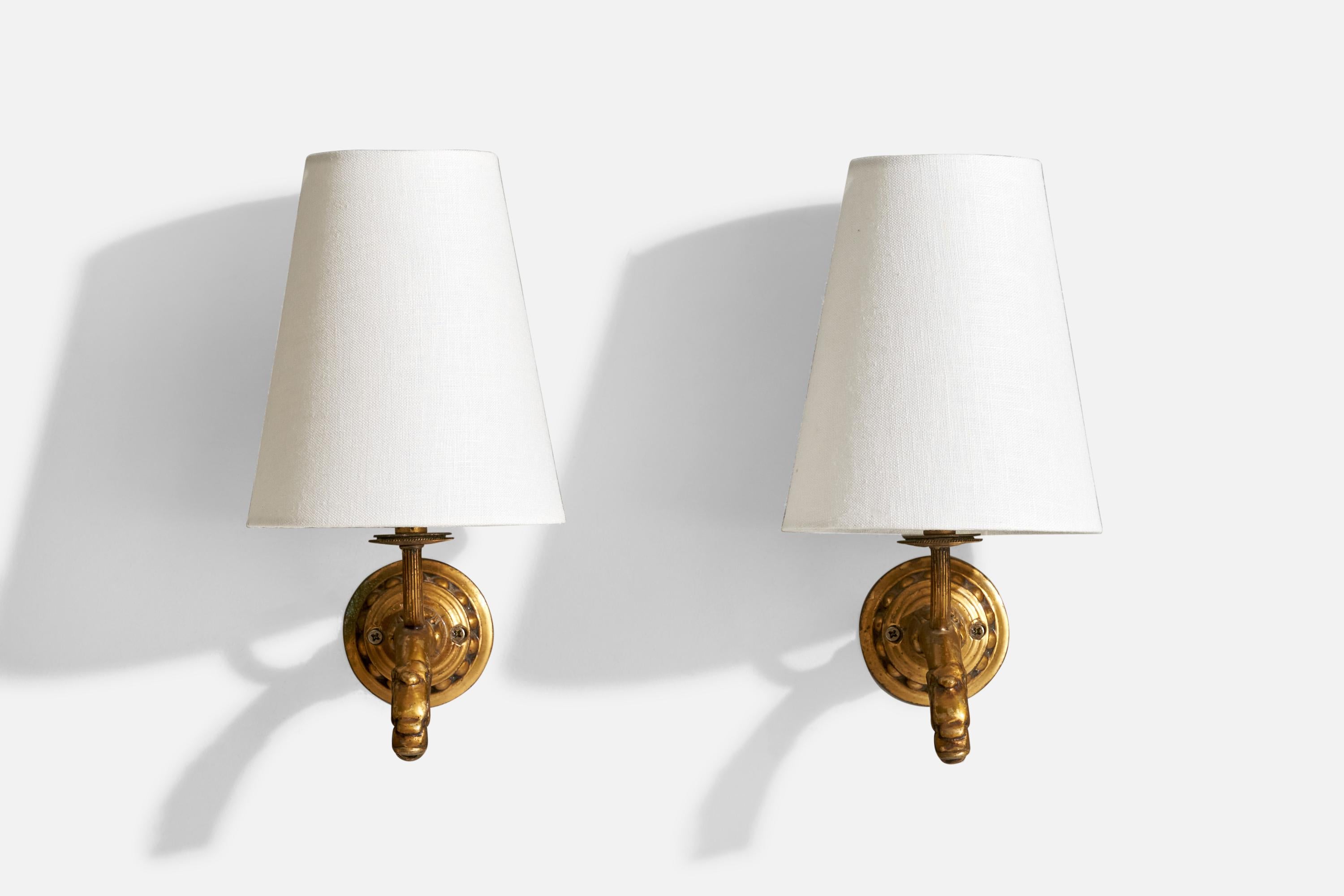 Francese Designer francese, lampade da parete, ottone, tessuto, Francia, anni '1940 in vendita