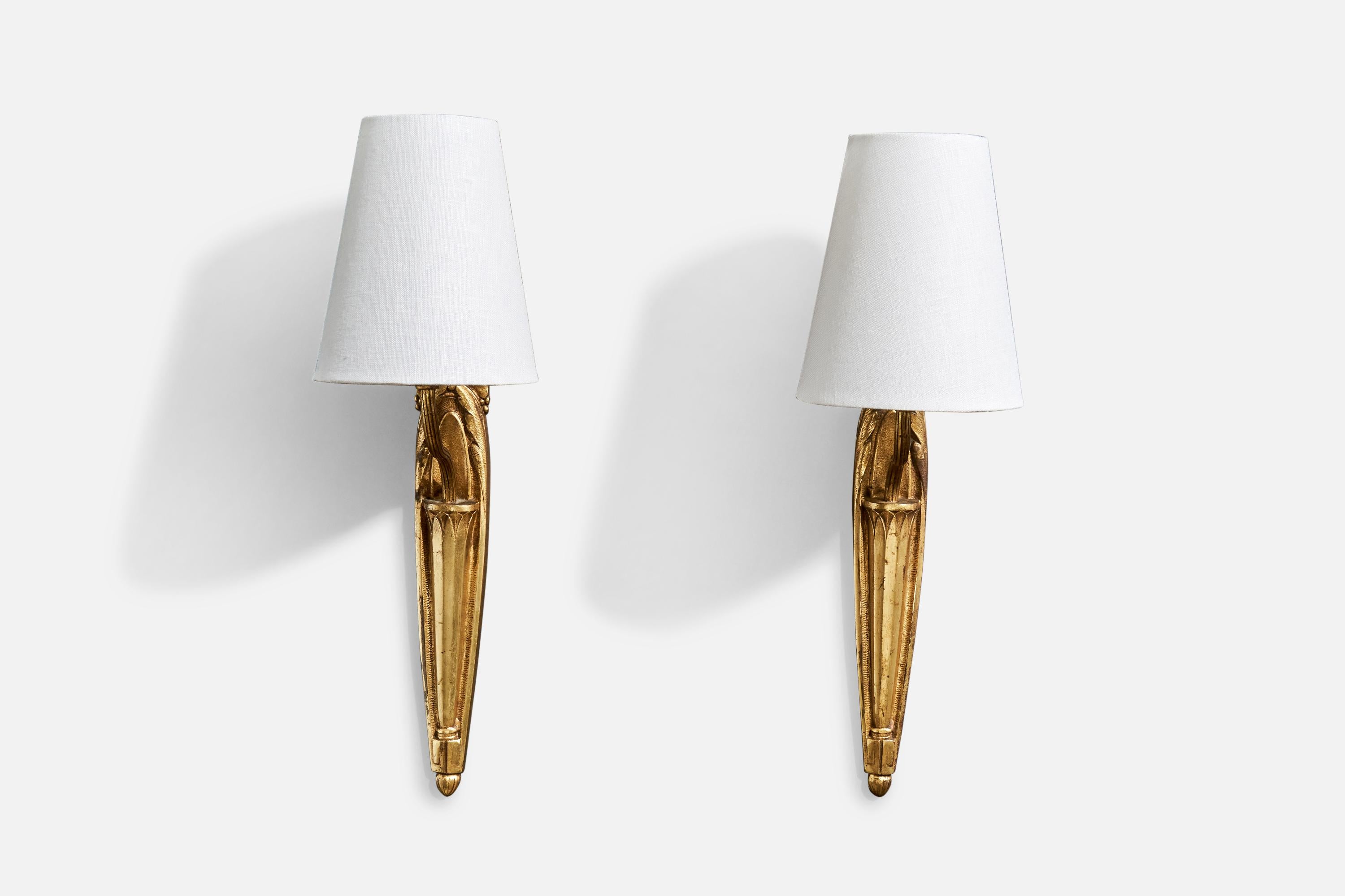 French Designer, Wall Lights, Brass, Fabric, France, 1940s In Good Condition For Sale In High Point, NC
