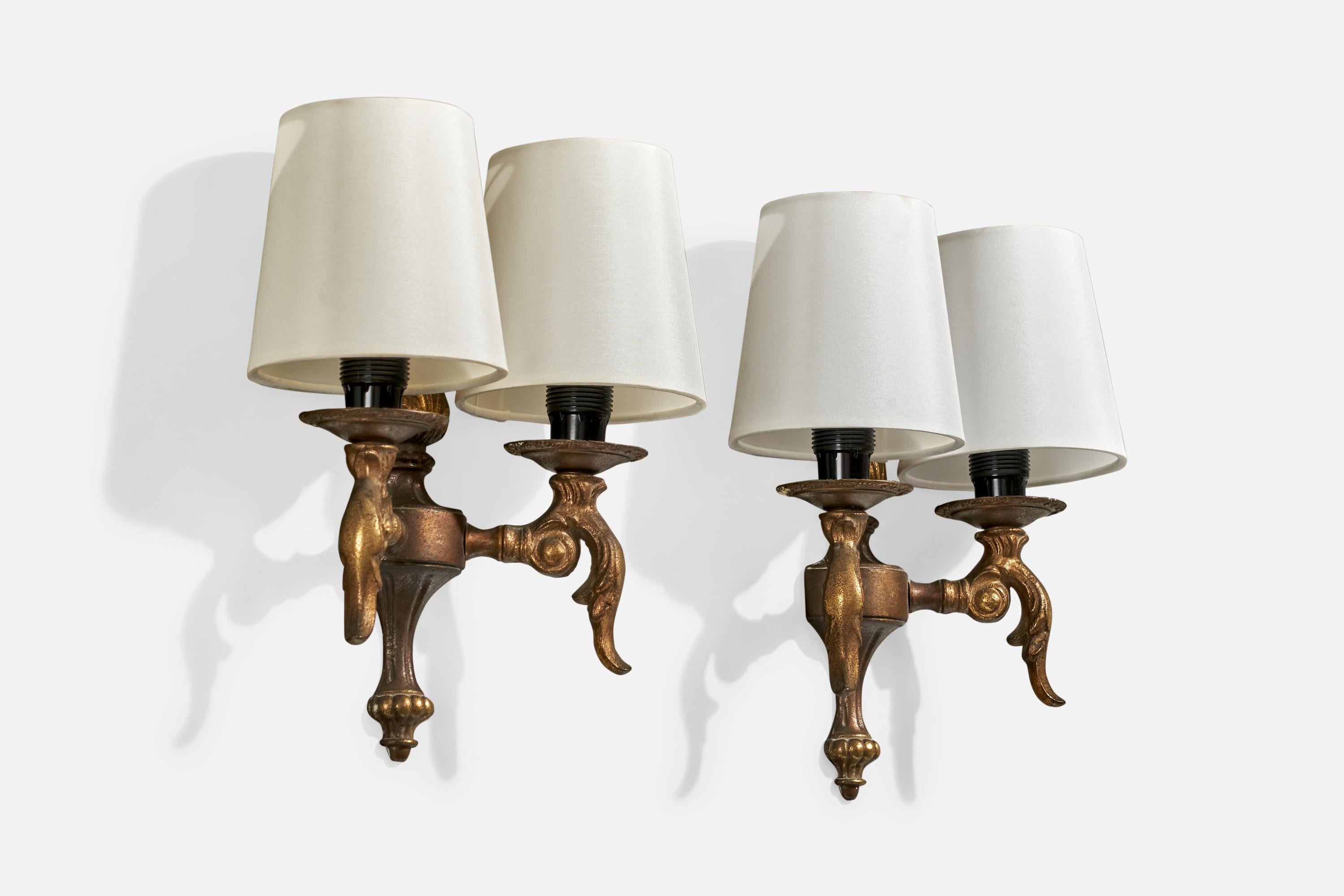 Francese Designer francese, lampade da parete, ottone, tessuto, Francia, anni '1940 in vendita