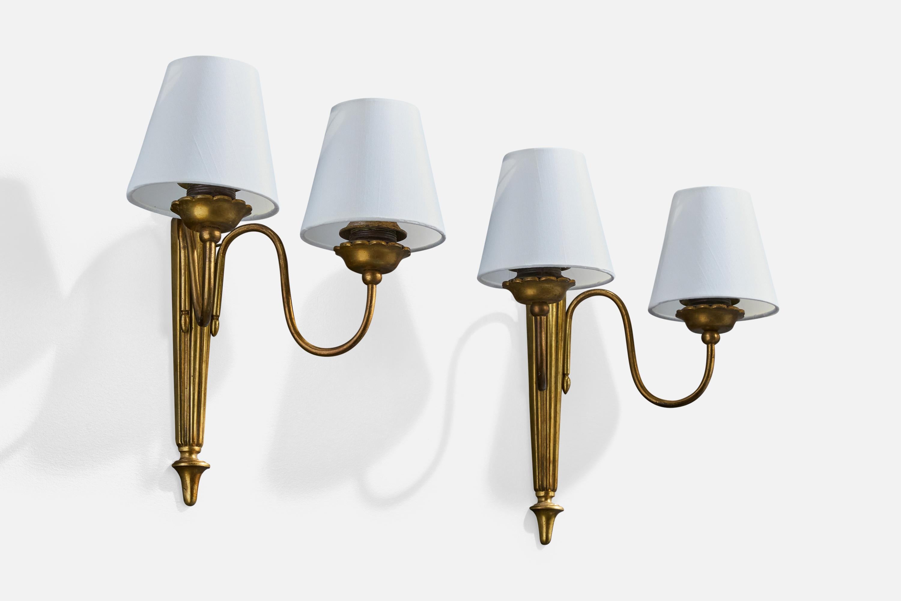 Mid-Century moderno Designer francese, lampade da parete, ottone, tessuto, Francia, anni '1940 in vendita