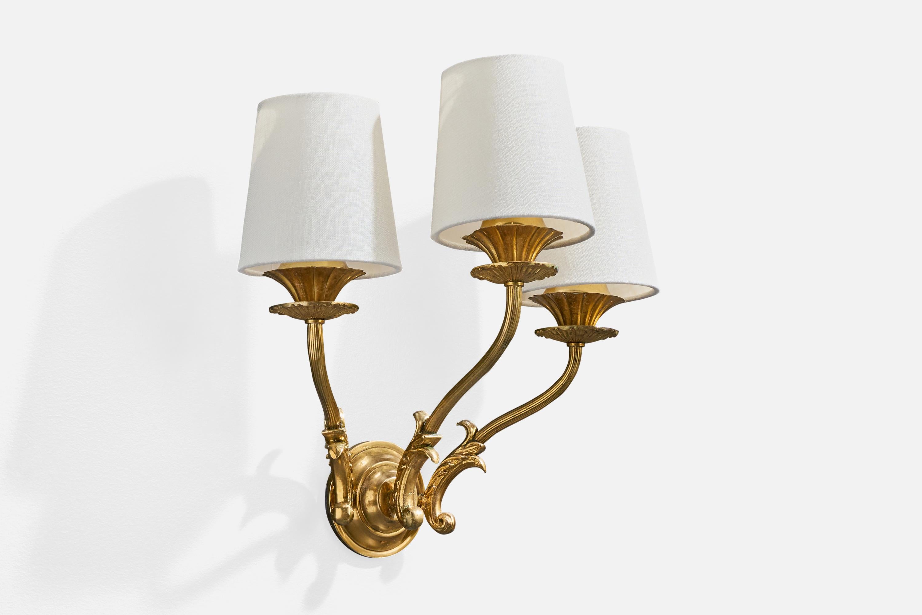 Mid-Century moderno Designer francese, lampade da parete, ottone, tessuto, Francia, anni '1940 in vendita