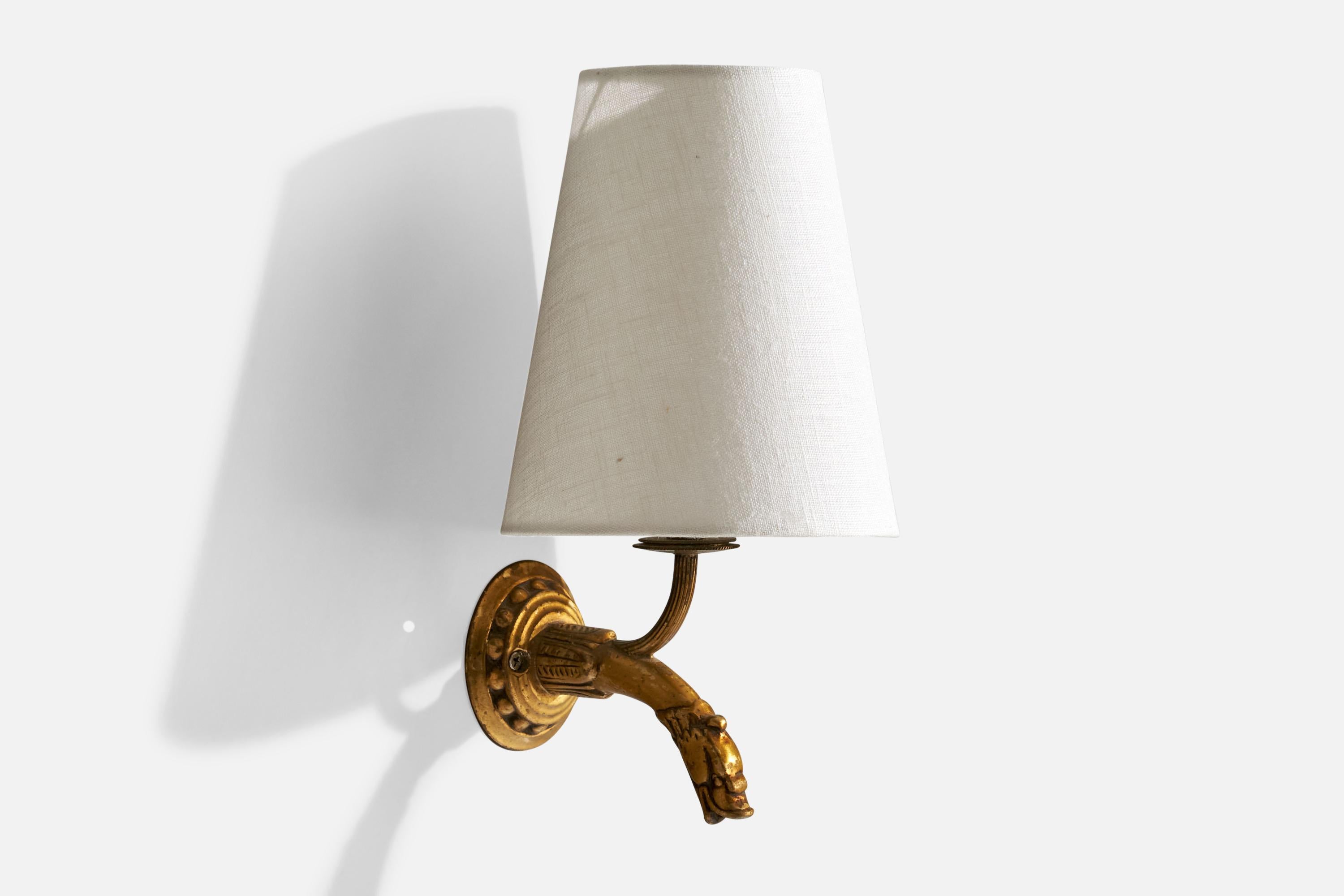 Designer francese, lampade da parete, ottone, tessuto, Francia, anni '1940 In condizioni buone in vendita a High Point, NC