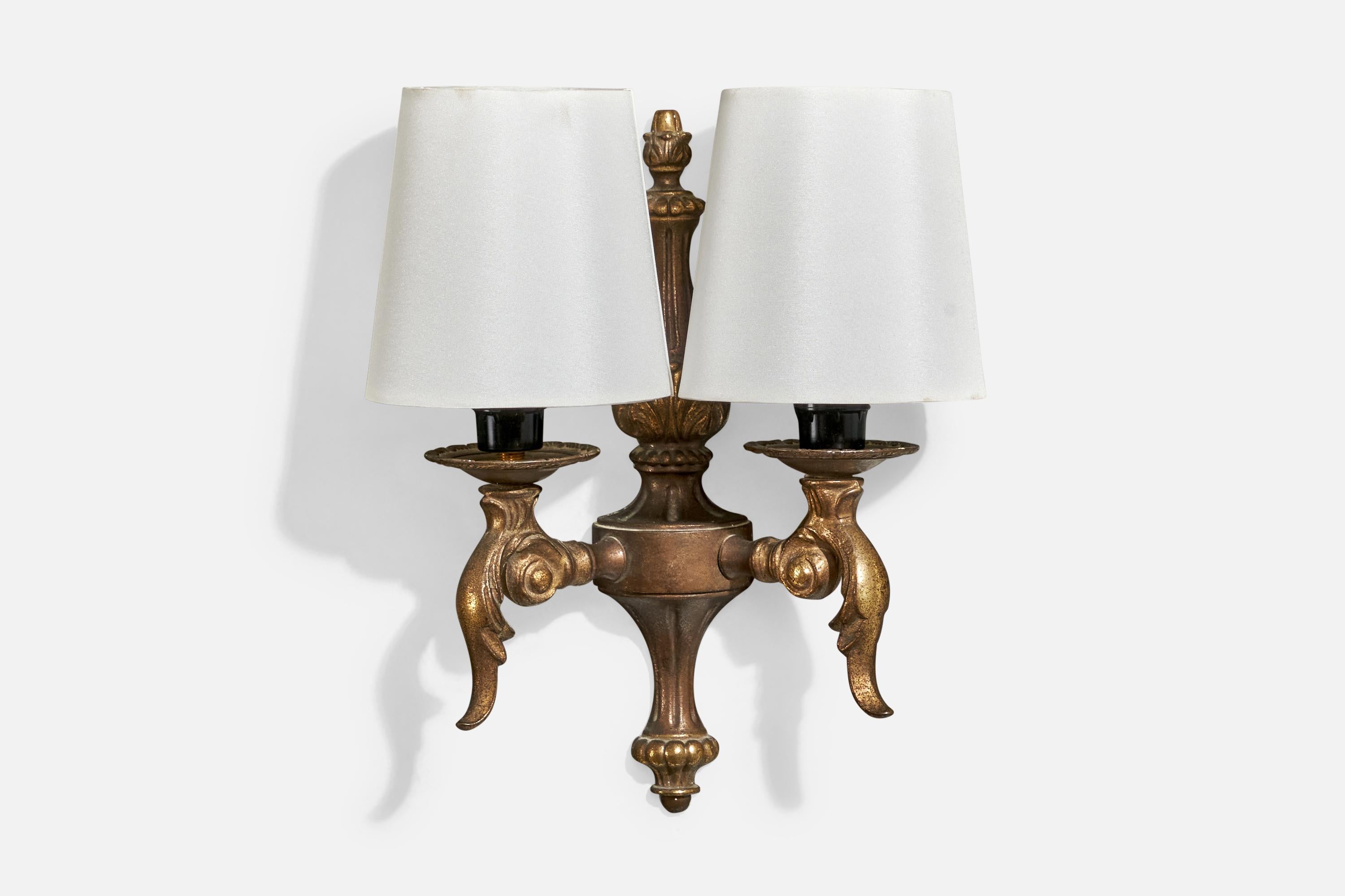 Designer francese, lampade da parete, ottone, tessuto, Francia, anni '1940 In condizioni buone in vendita a High Point, NC
