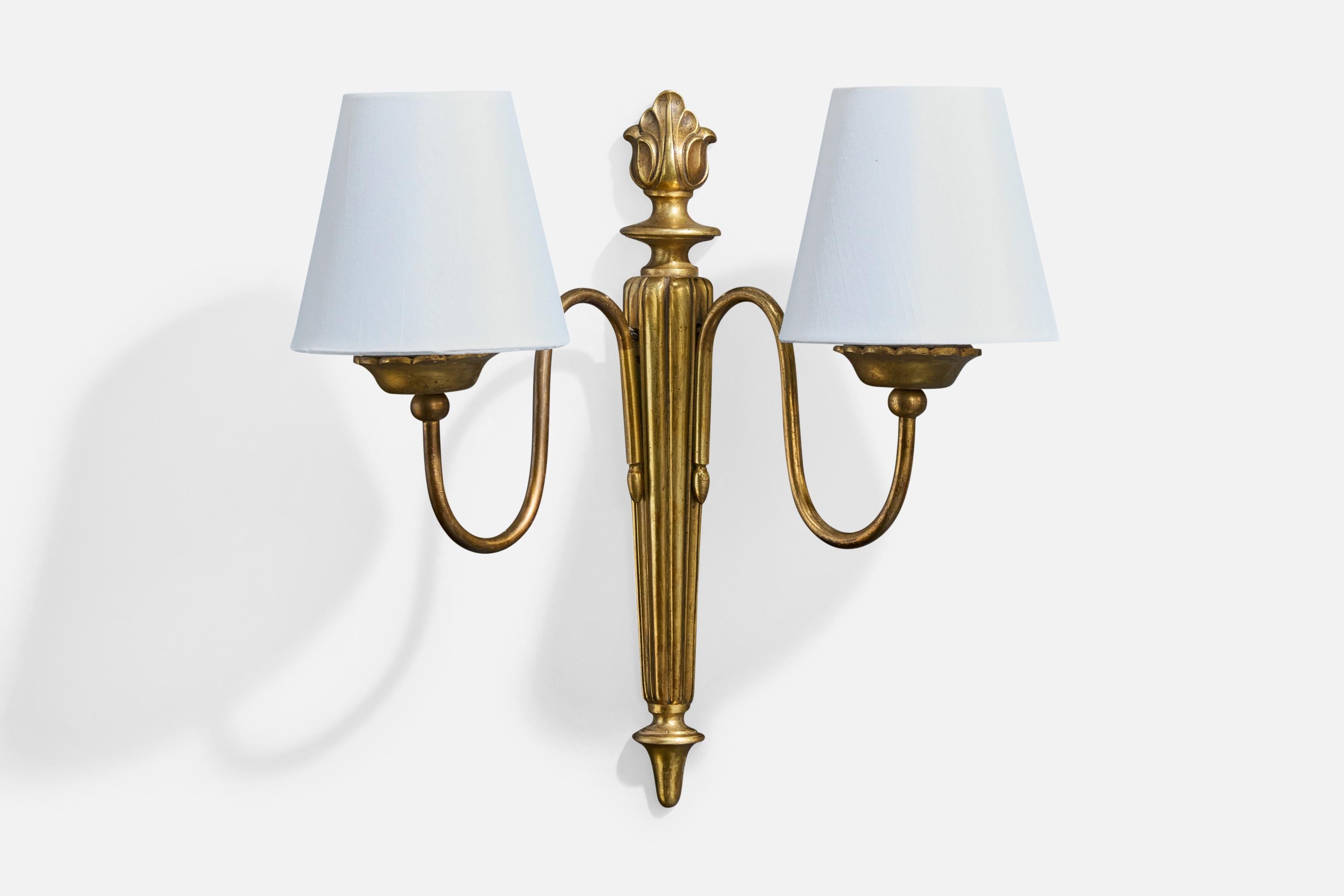 Francese Designer francese, lampade da parete, ottone, tessuto, Francia, anni '1940 in vendita