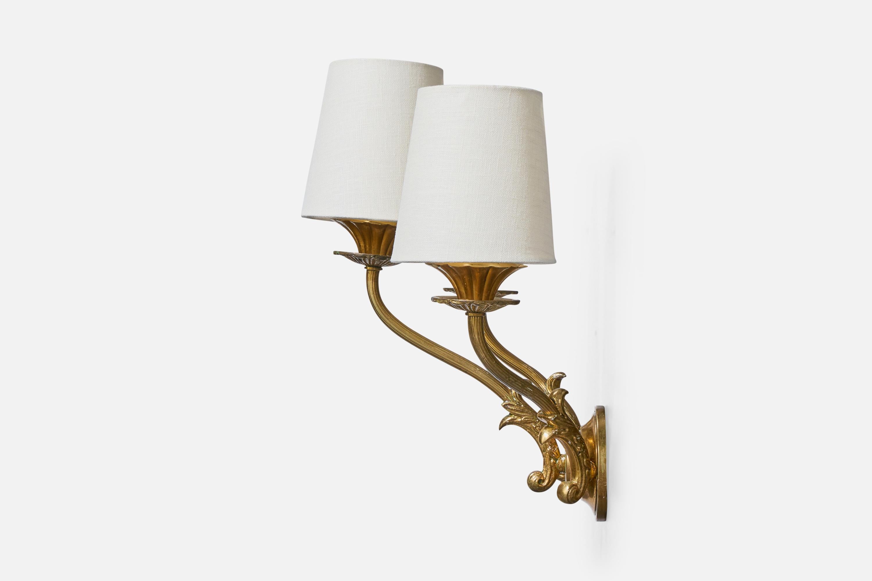 Francese Designer francese, lampade da parete, ottone, tessuto, Francia, anni '1940 in vendita