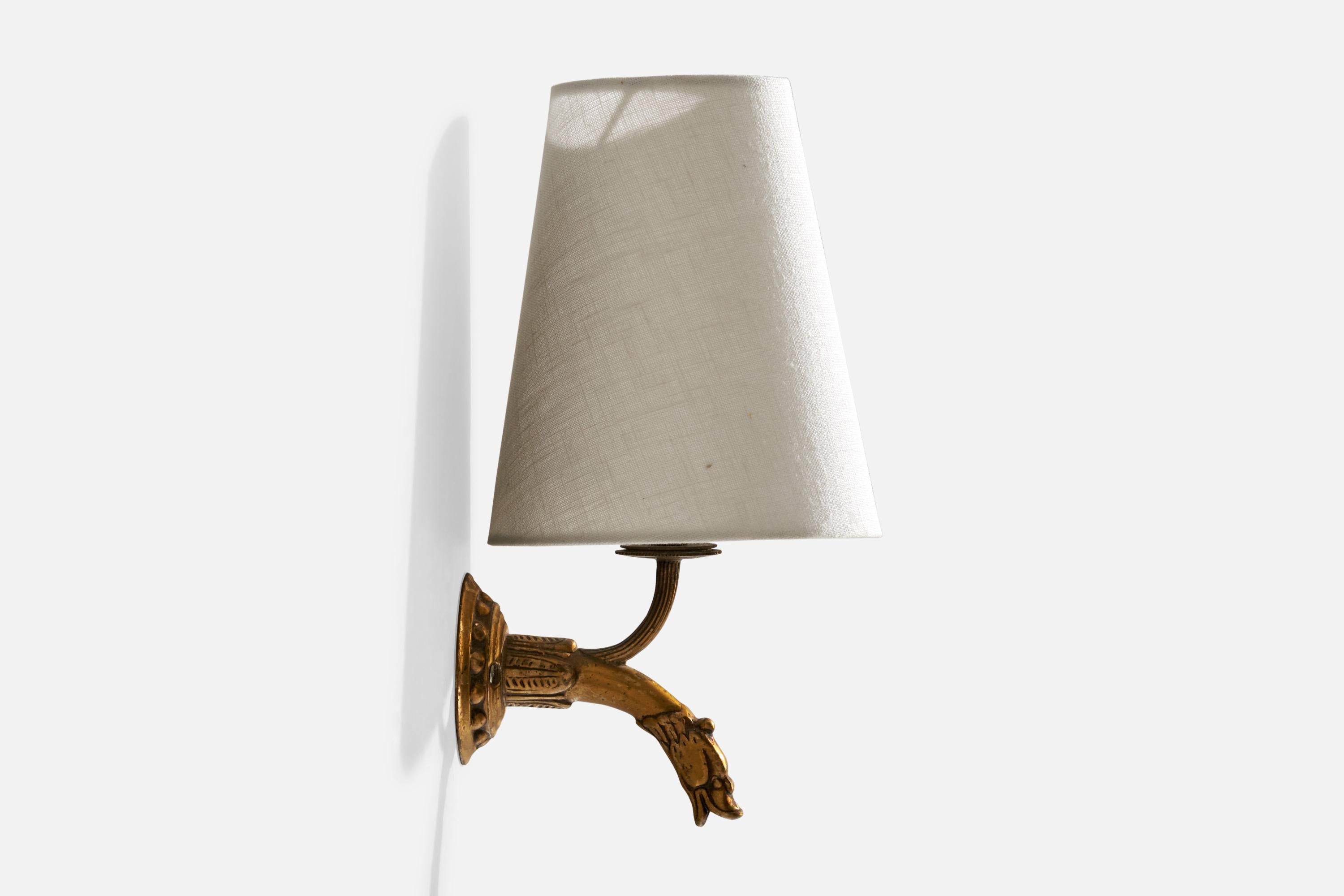 Metà XX secolo Designer francese, lampade da parete, ottone, tessuto, Francia, anni '1940 in vendita