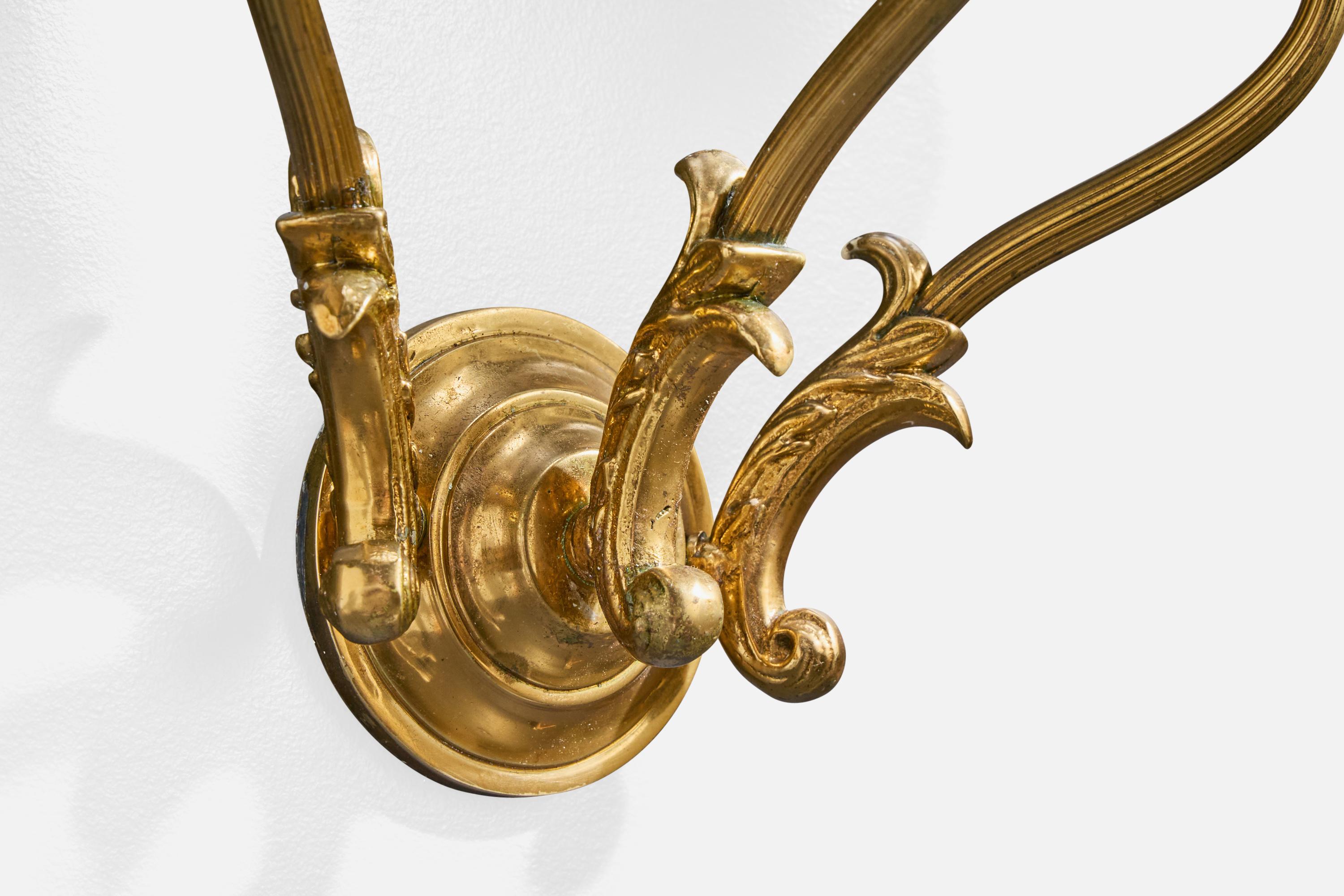 Metà XX secolo Designer francese, lampade da parete, ottone, tessuto, Francia, anni '1940 in vendita