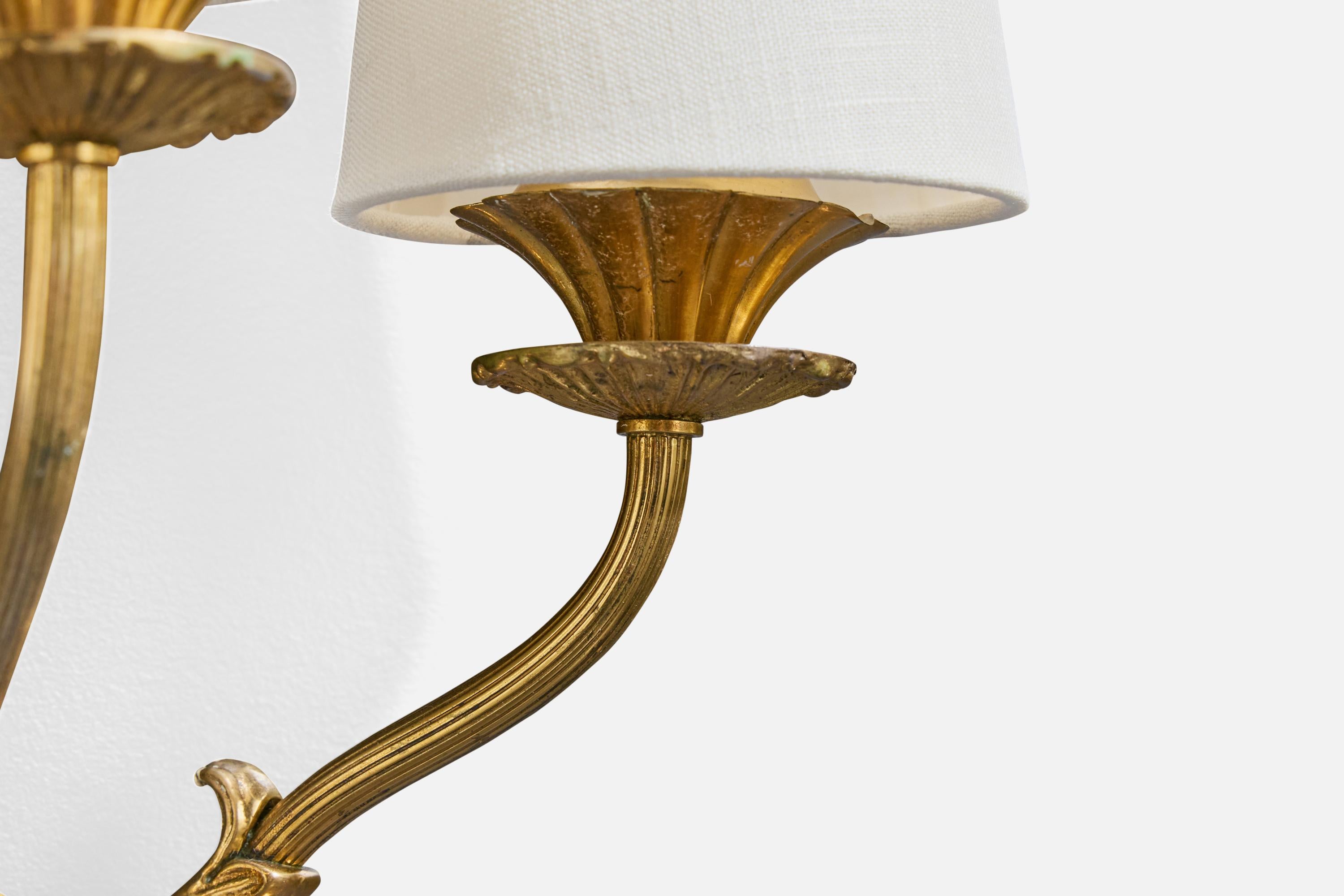 Ottone Designer francese, lampade da parete, ottone, tessuto, Francia, anni '1940 in vendita