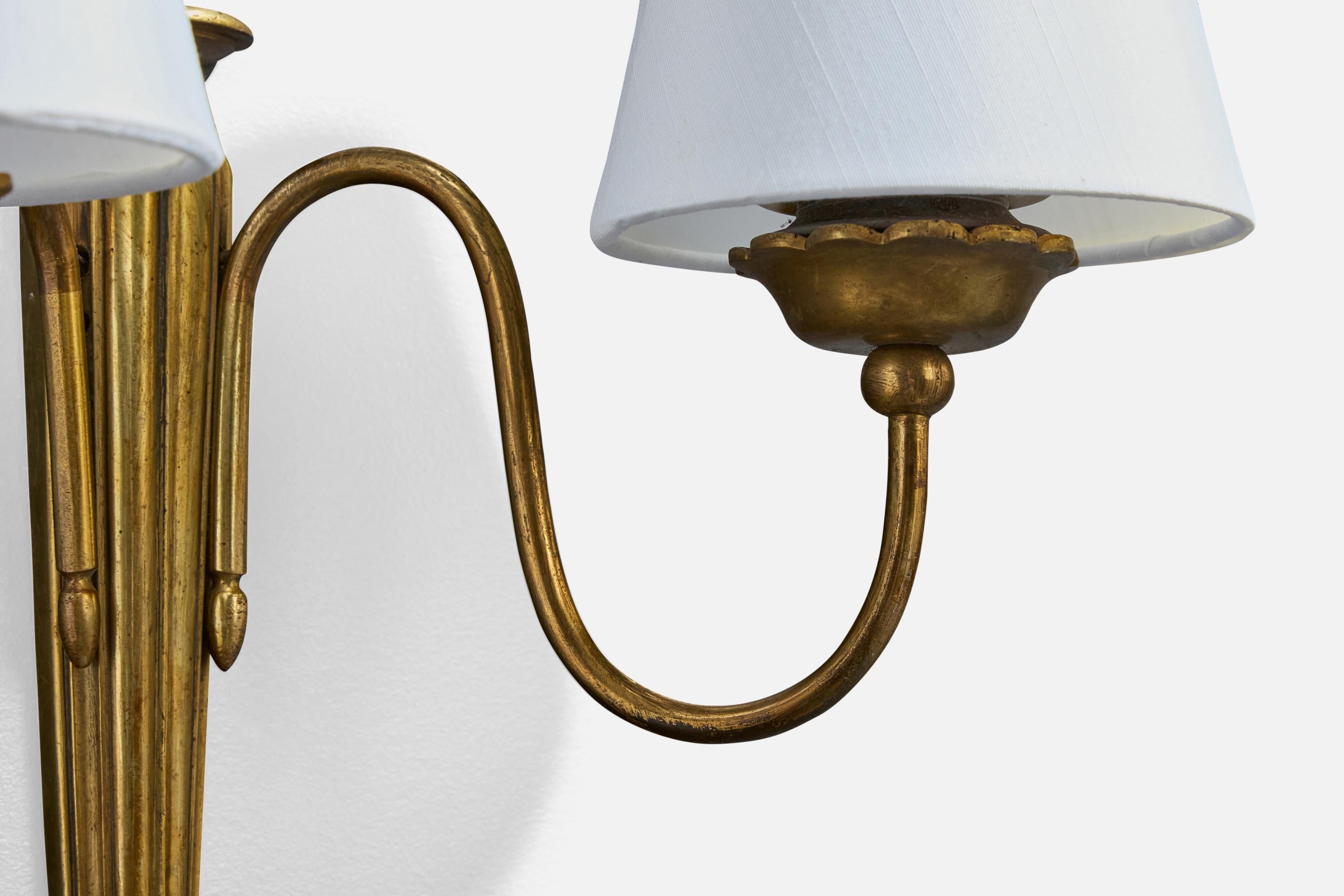 Designer francese, lampade da parete, ottone, tessuto, Francia, anni '1940 in vendita 1