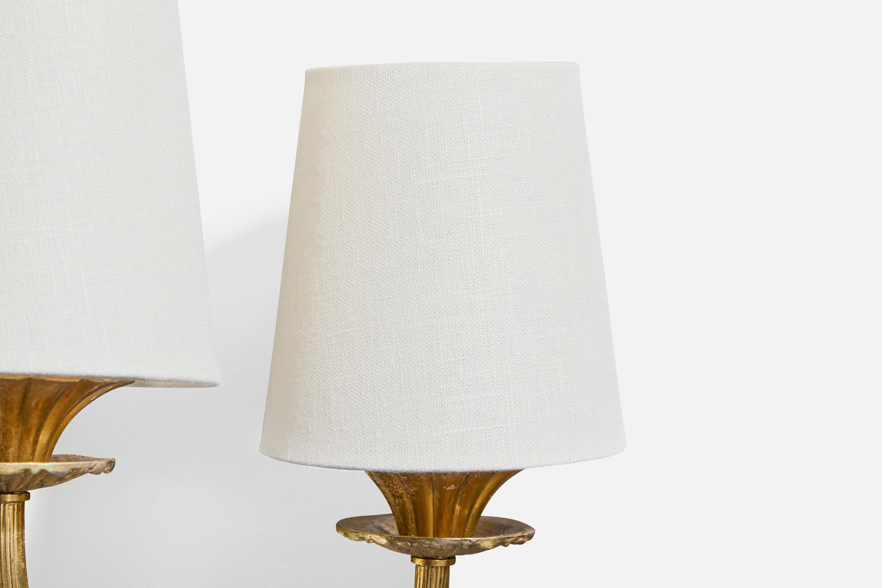 Designer francese, lampade da parete, ottone, tessuto, Francia, anni '1940 in vendita 1