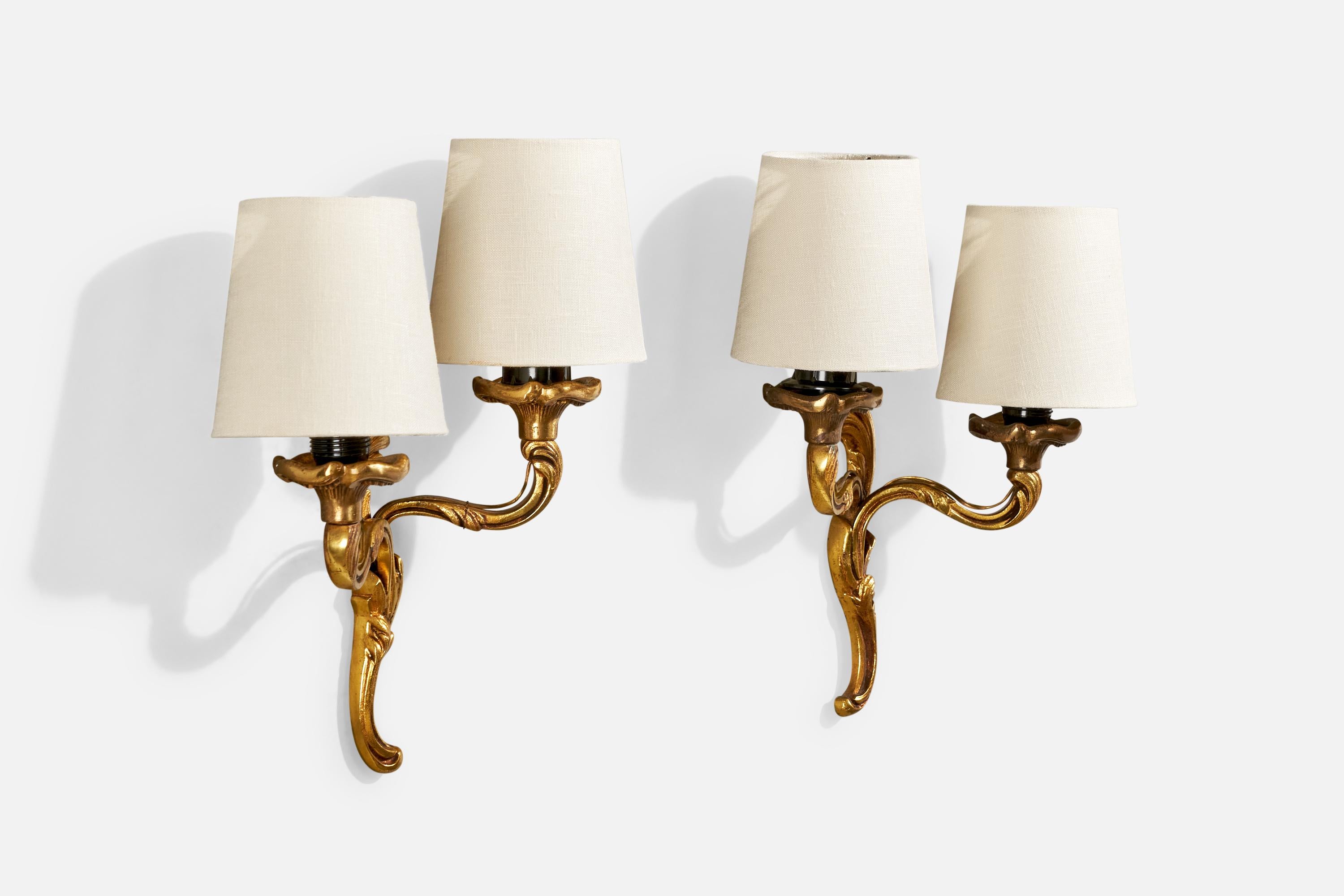 Francese Designer francese, lampade da parete, ottone, tessuto, Francia, anni '1950 in vendita