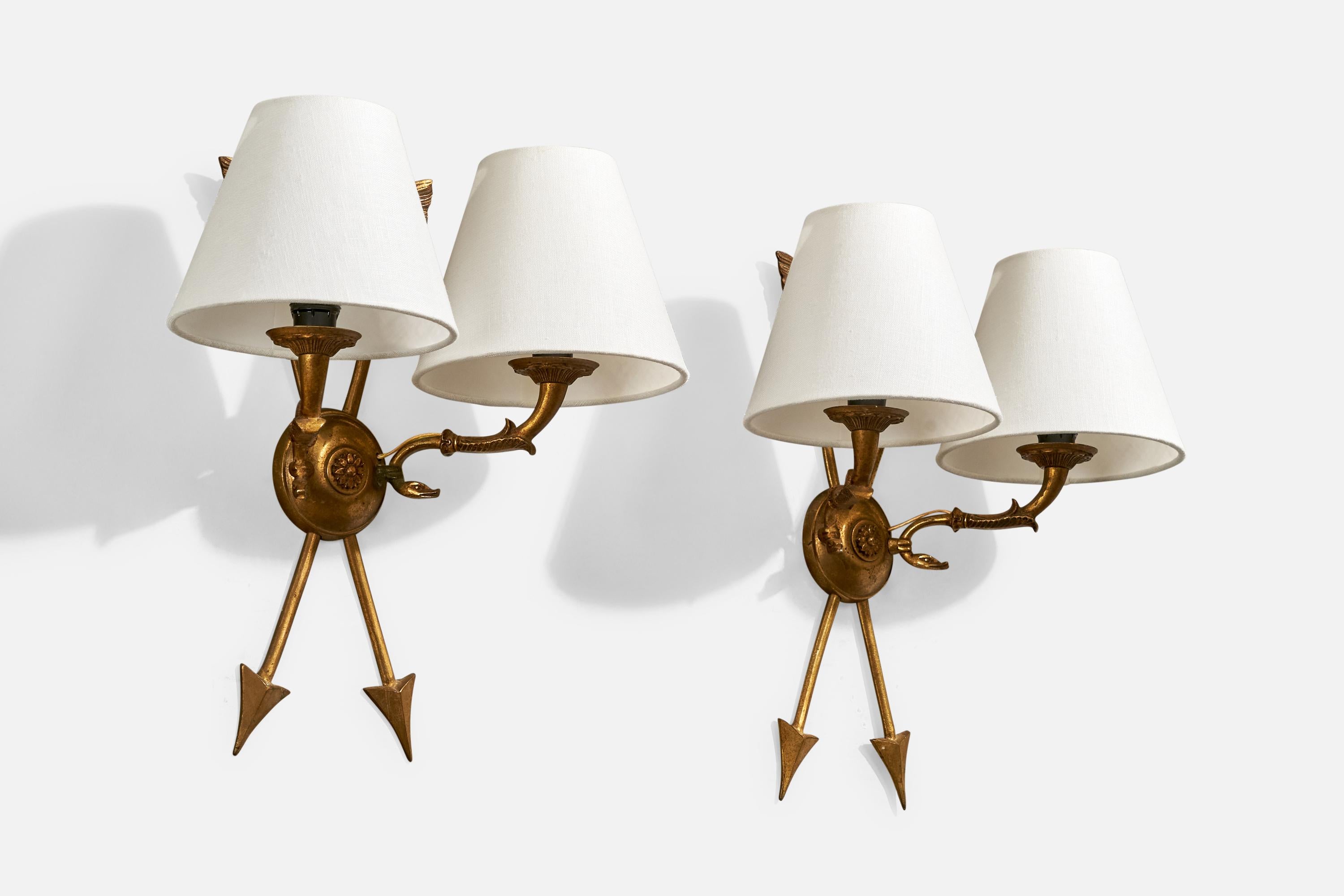 Francese Designer francese, lampade da parete, ottone, tessuto, Francia, anni '1950 in vendita