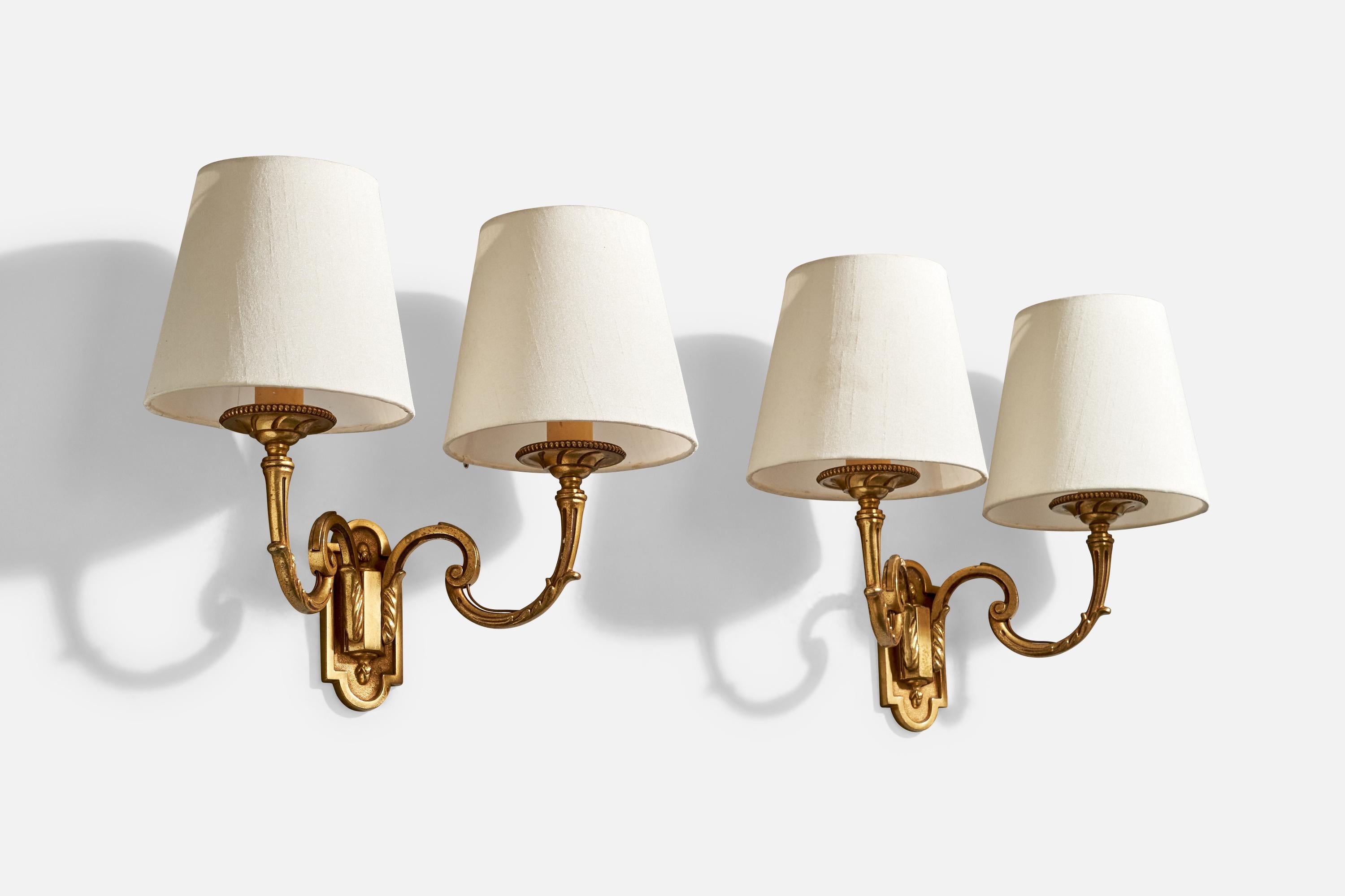 French Designer, Wall Lights, Brass, Fabric, France, 1950s In Good Condition For Sale In High Point, NC