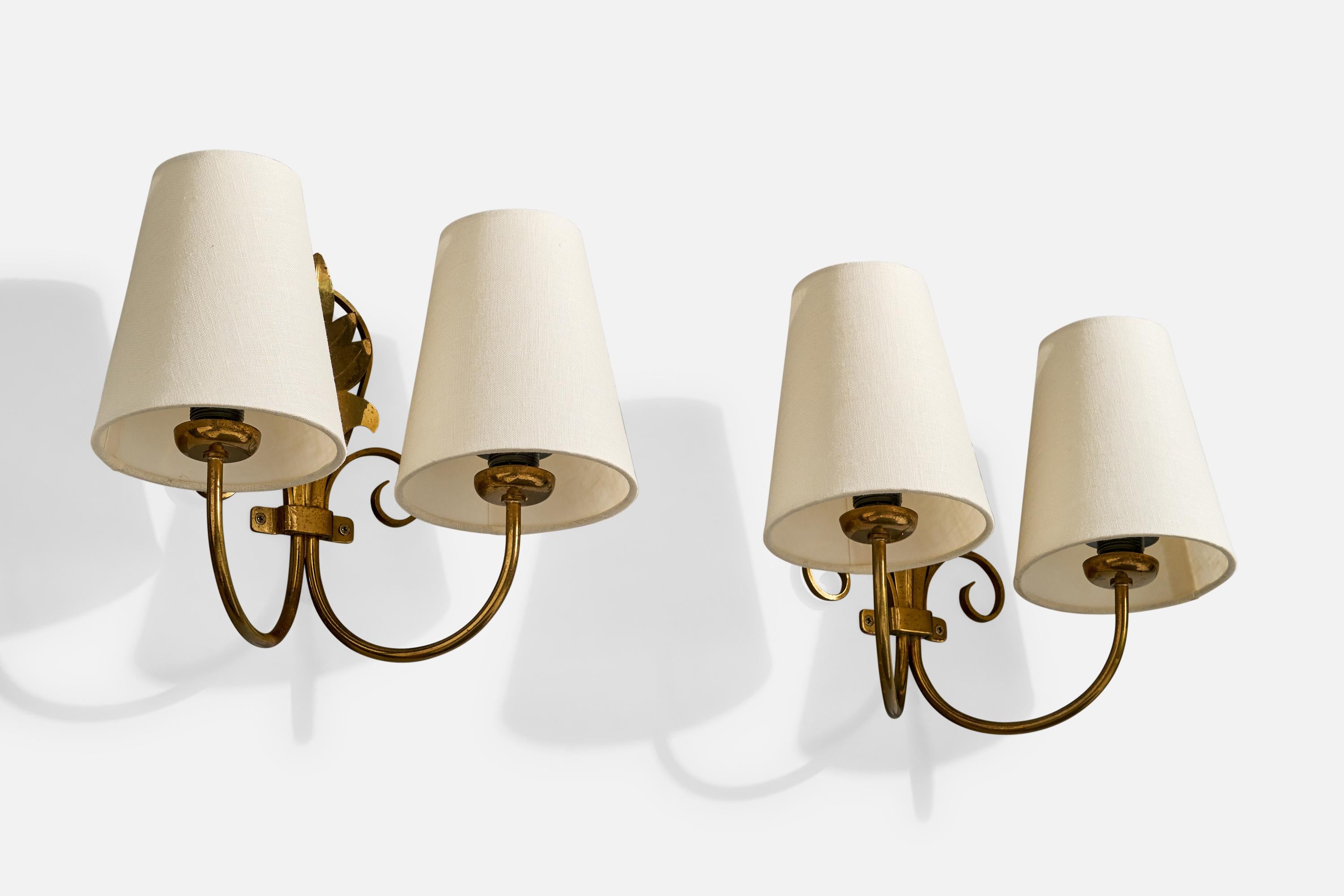 French Designer, Wall Lights, Brass, Fabric, France, 1950s In Good Condition For Sale In High Point, NC