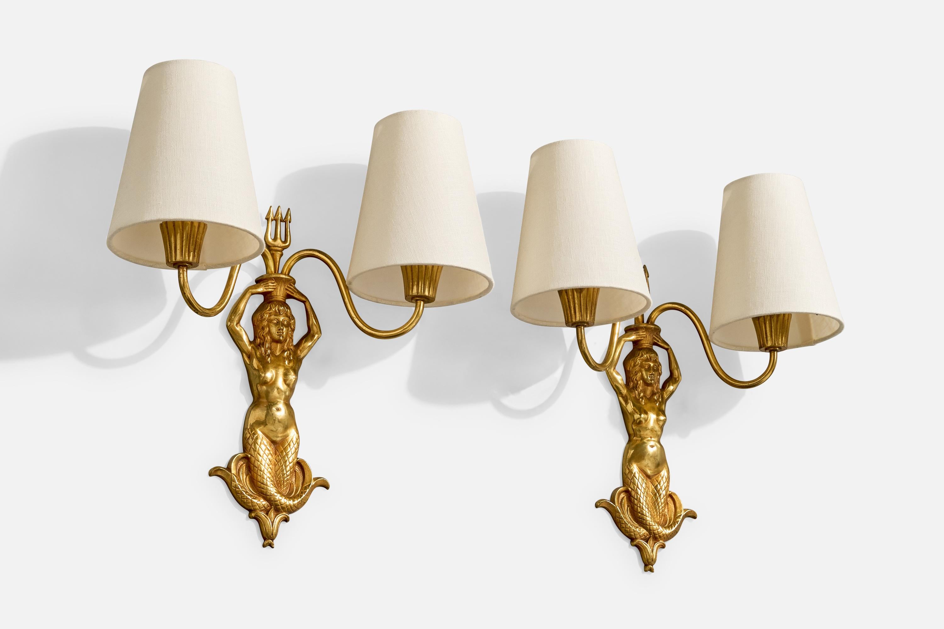 French Designer, Wall Lights, Brass, Fabric, France, 1950s In Good Condition For Sale In High Point, NC