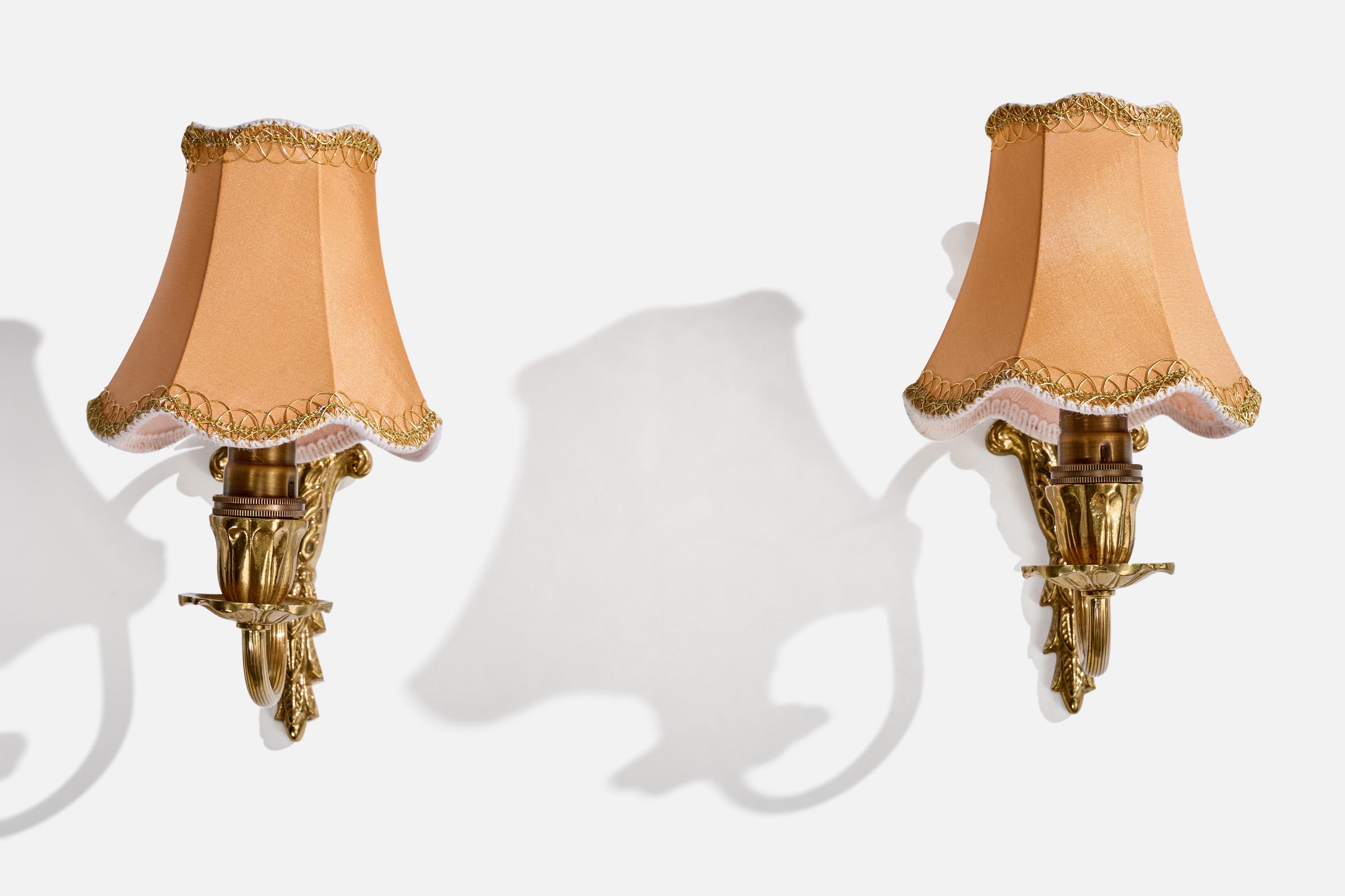 French Designer, Wall Lights, Brass, Fabric, France, 1950s (Moderne der Mitte des Jahrhunderts) im Angebot