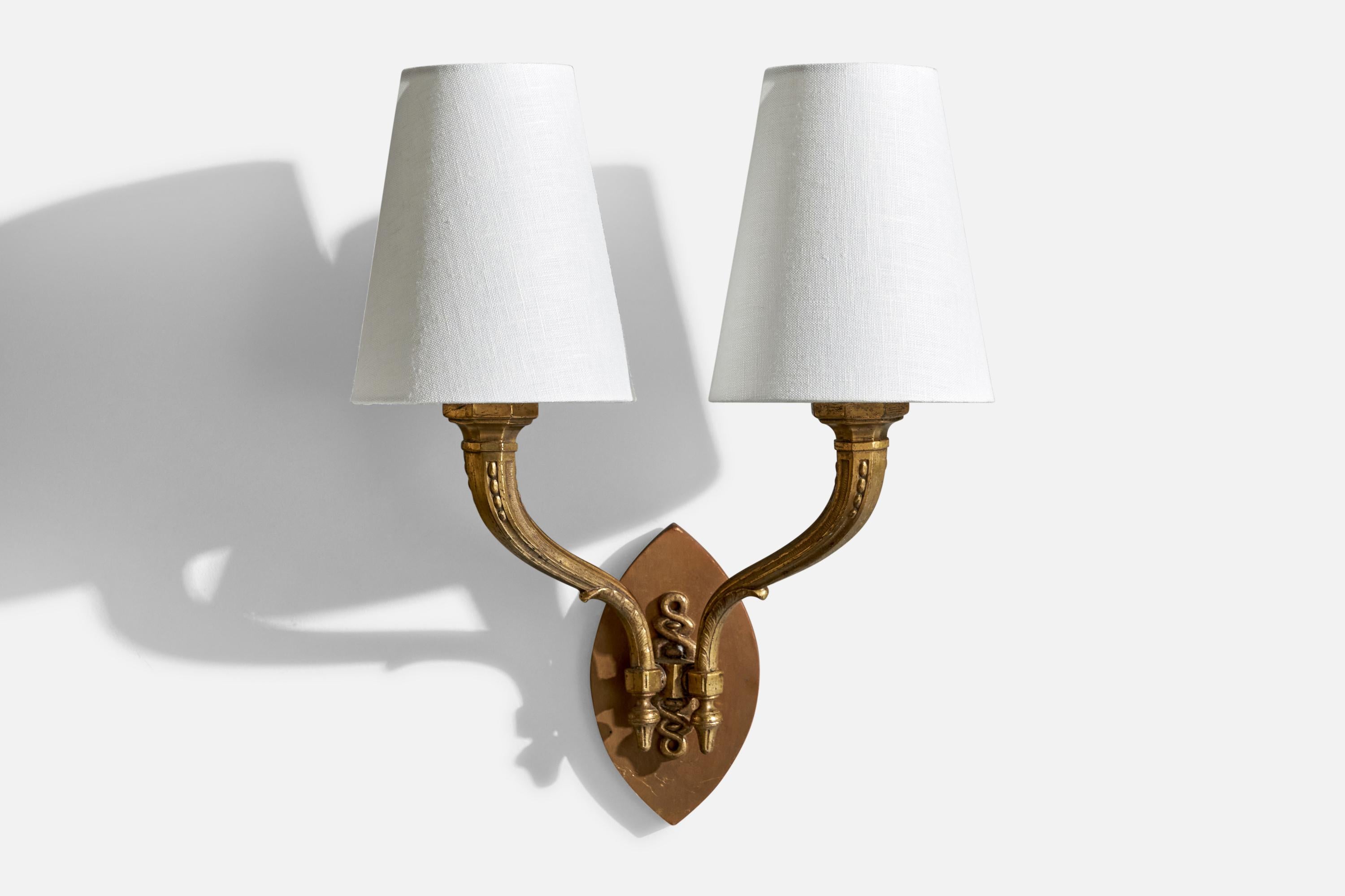 Designer francese, lampade da parete, ottone, tessuto, Francia, anni '1950 In condizioni buone in vendita a High Point, NC