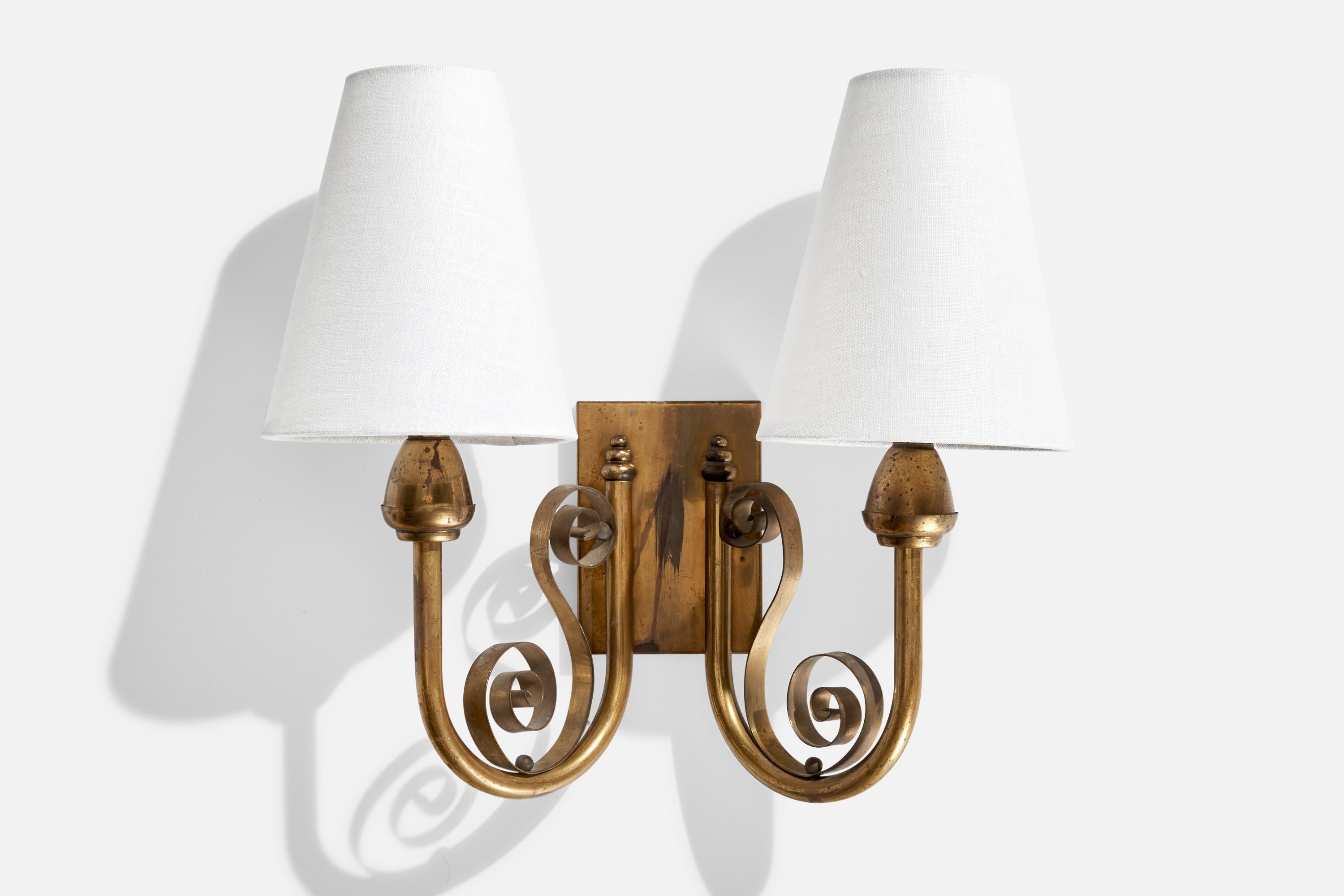 Francese Designer francese, lampade da parete, ottone, tessuto, Francia, anni '1950 in vendita