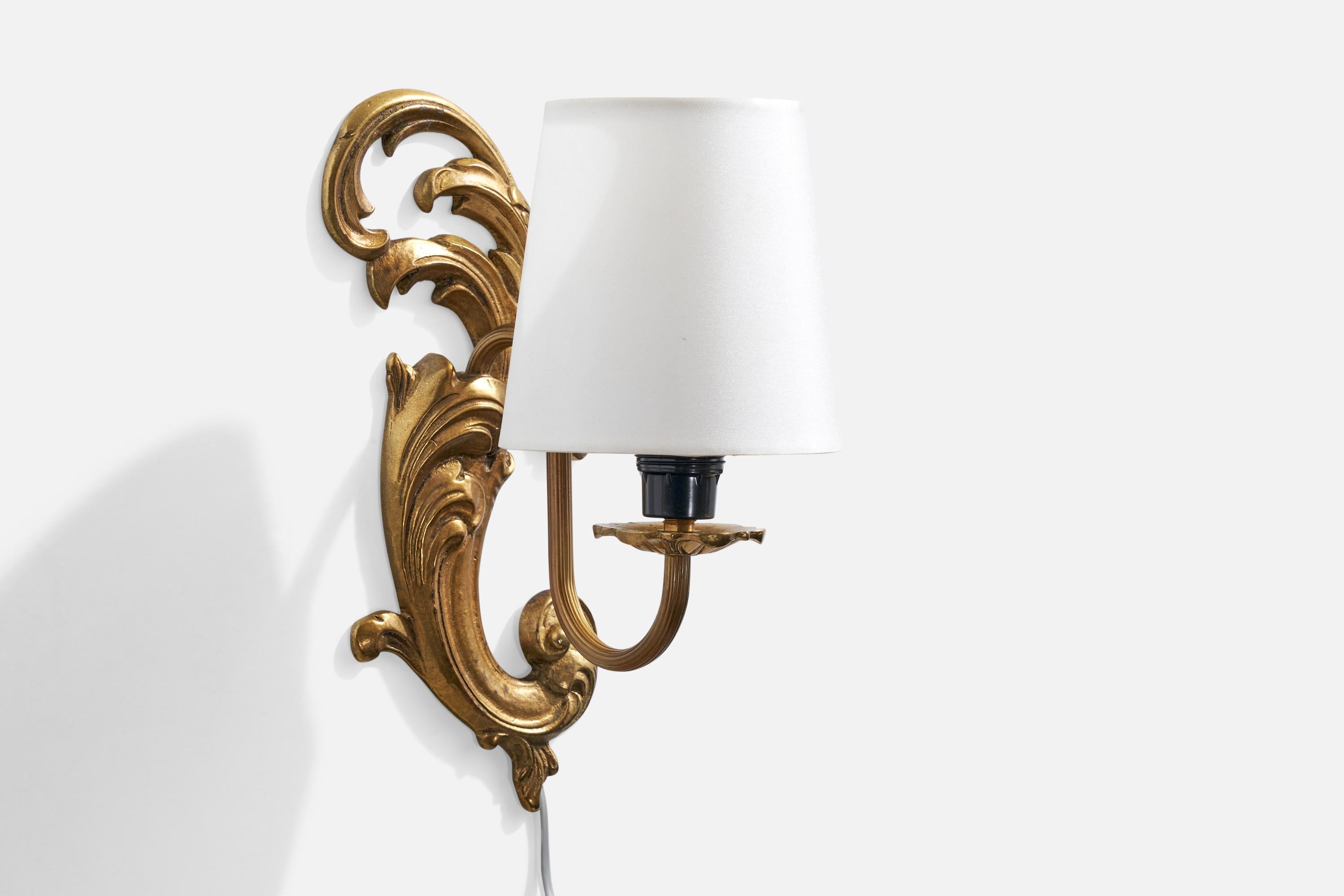 Designer francese, lampade da parete, ottone, tessuto, Francia, anni '1950 In condizioni buone in vendita a High Point, NC
