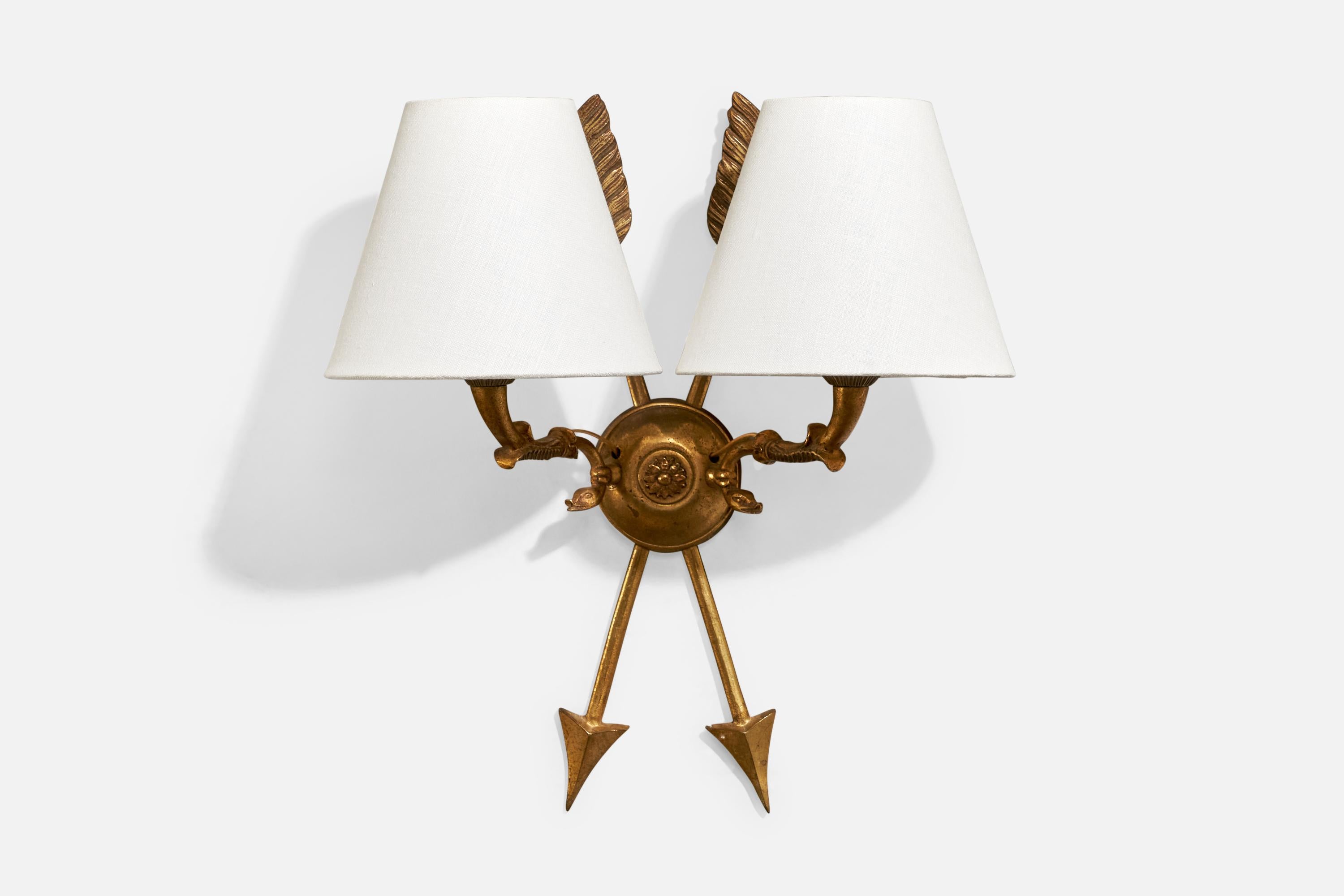 Designer francese, lampade da parete, ottone, tessuto, Francia, anni '1950 In condizioni buone in vendita a High Point, NC