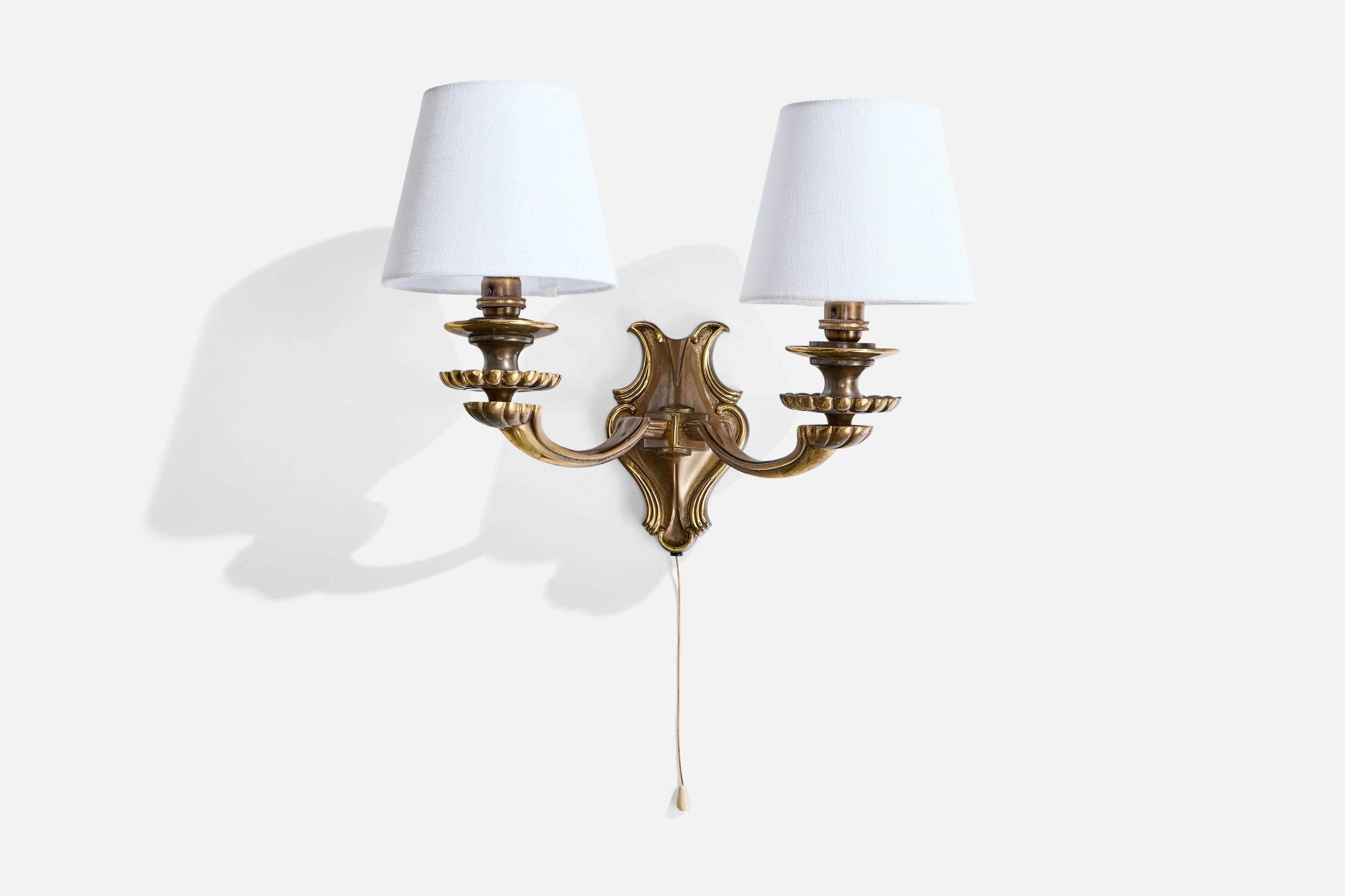 Francese Designer francese, lampade da parete, ottone, tessuto, Francia, anni '1950 in vendita