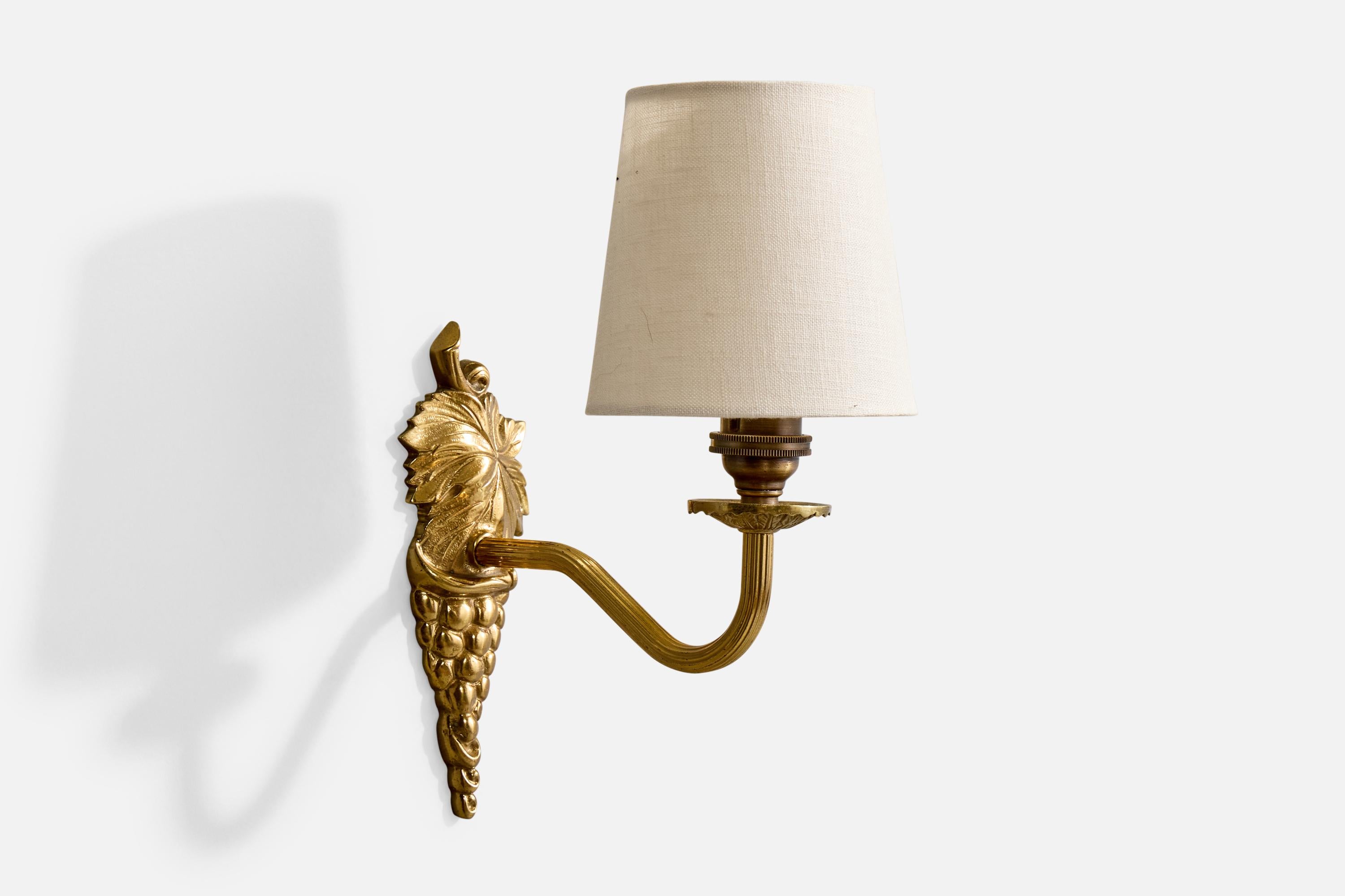 French Designer, Wall Lights, Brass, Fabric, France, 1950s (Französisch) im Angebot