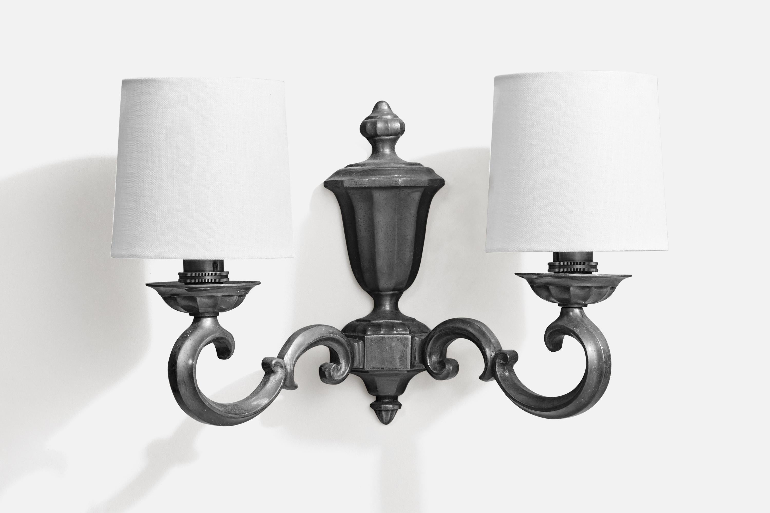 French Designer, Wall Lights, Brass, Fabric, France, 1950s In Good Condition For Sale In High Point, NC