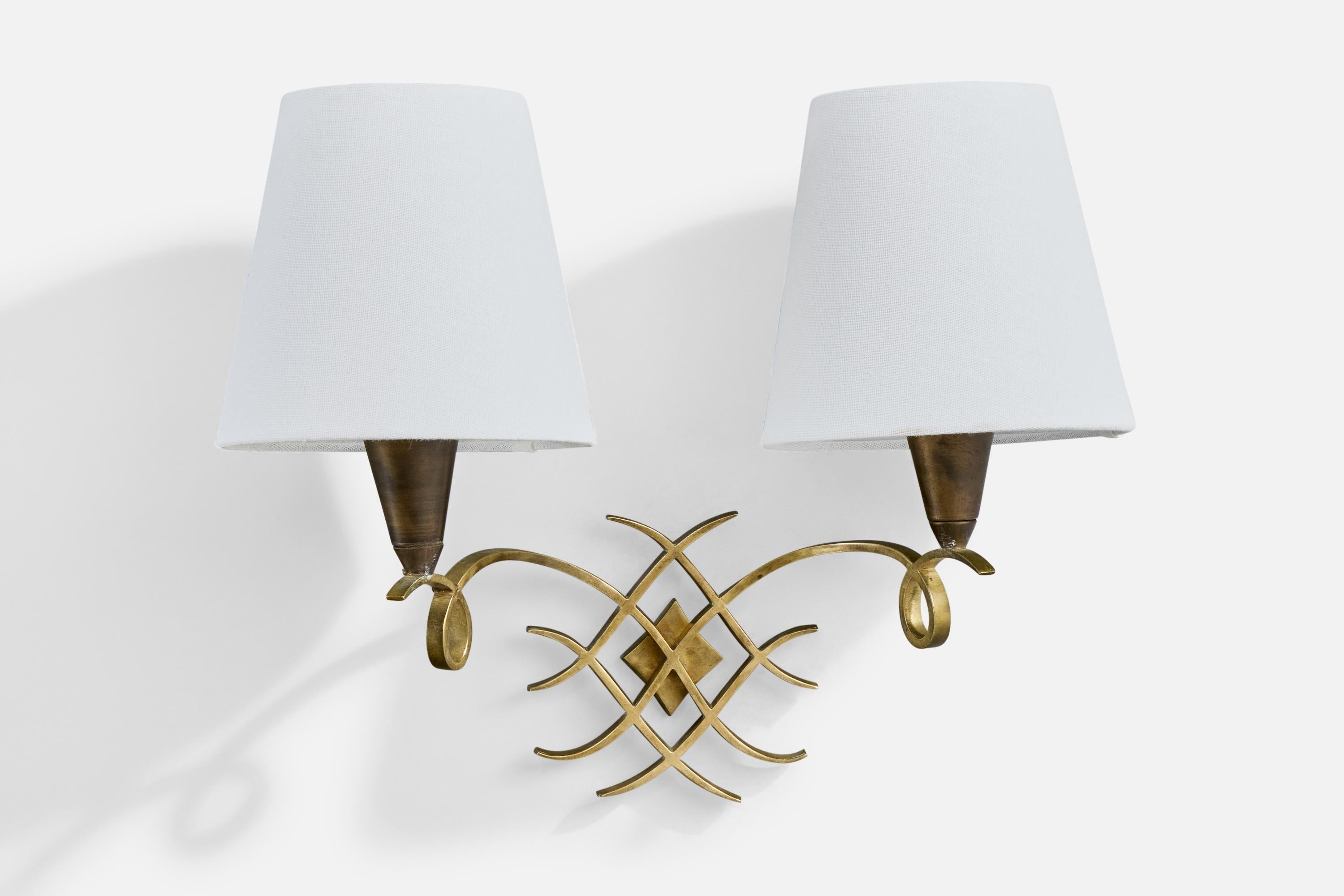 French Designer, Wall Lights, Brass, Fabric, France, 1950s In Good Condition For Sale In High Point, NC