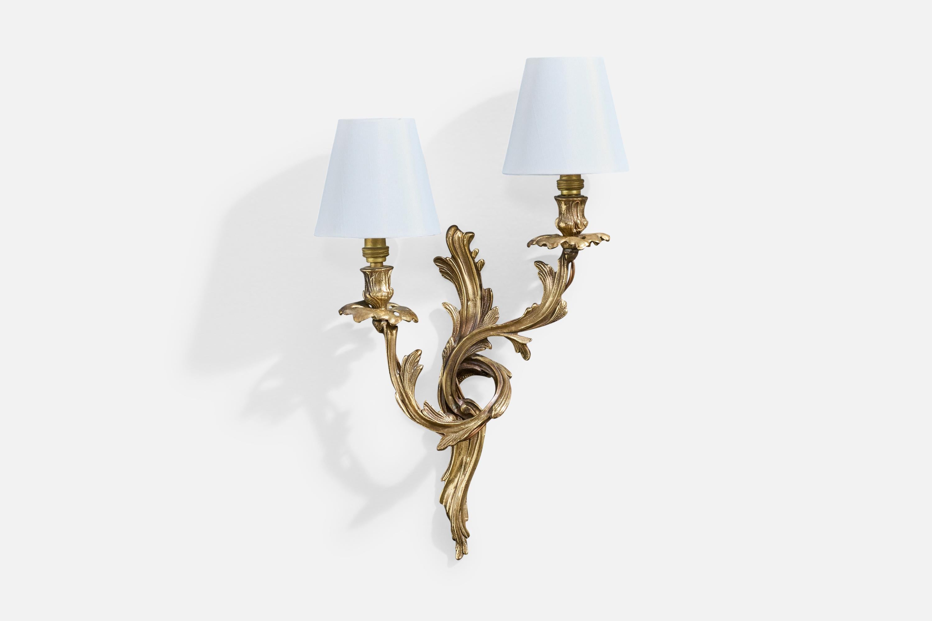 Designer francese, lampade da parete, ottone, tessuto, Francia, anni '1950 In condizioni buone in vendita a High Point, NC