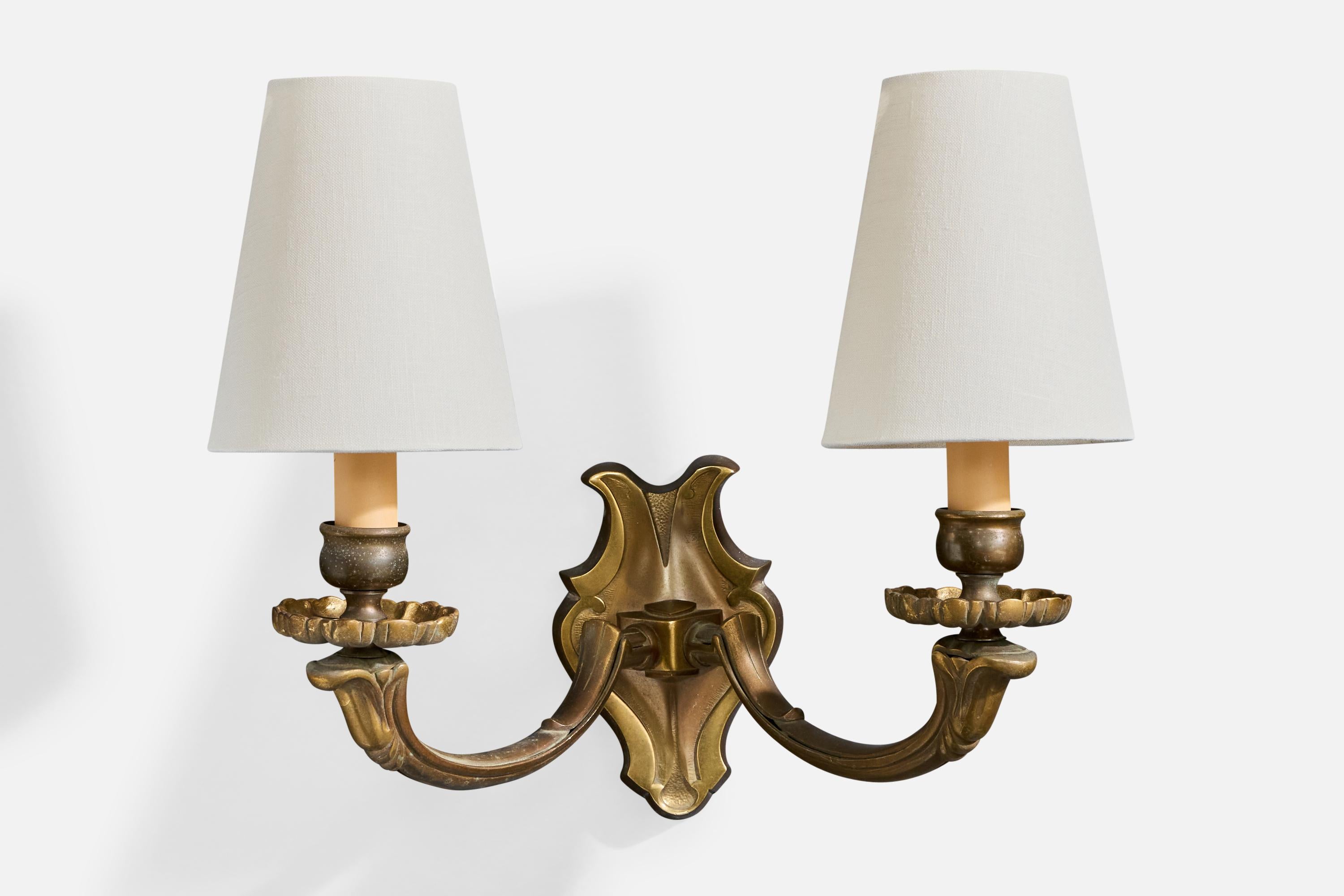 Francese Designer francese, lampade da parete, ottone, tessuto, Francia, anni '1950 in vendita