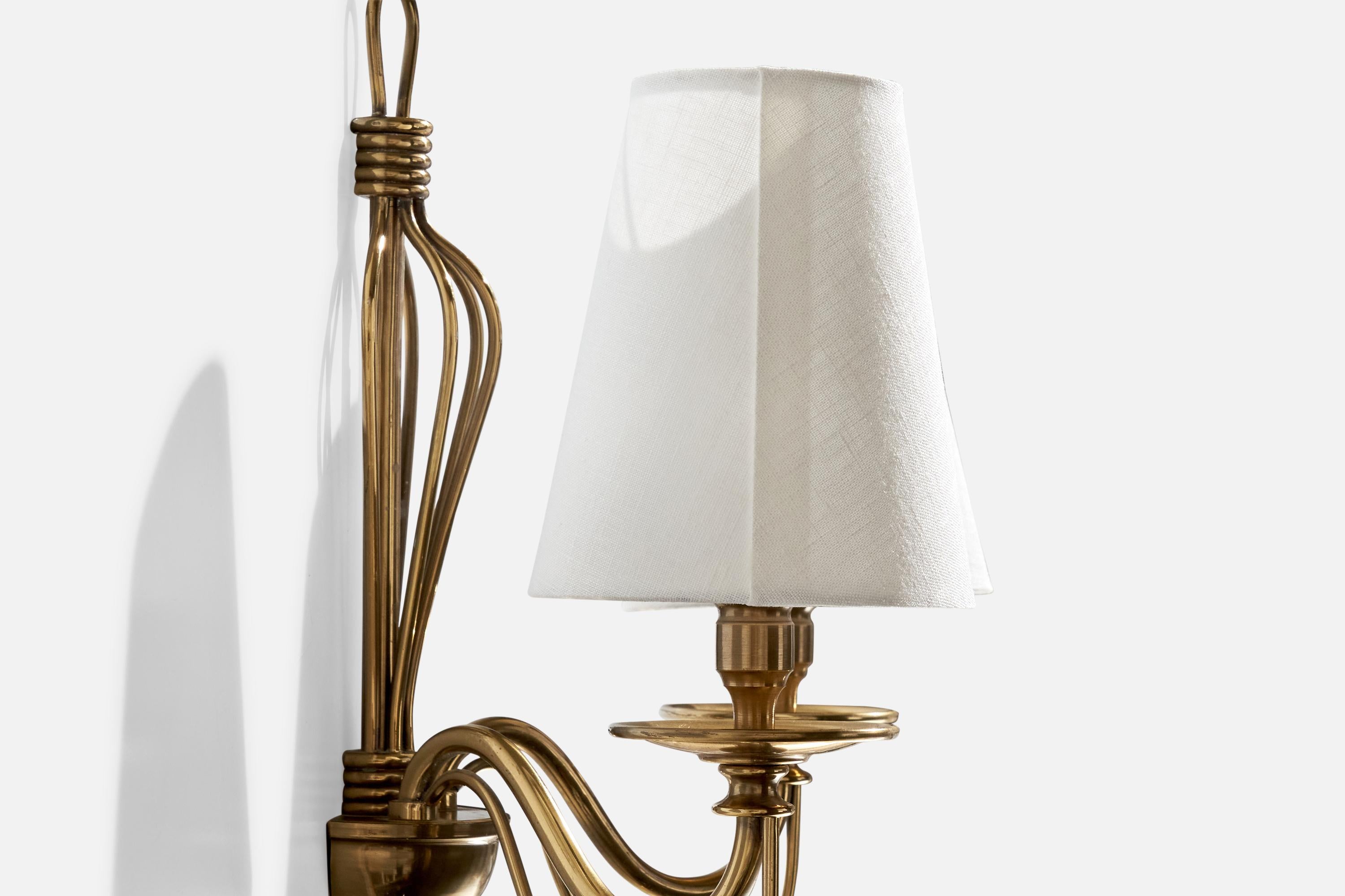 Designer francese, lampade da parete, ottone, tessuto, Francia, anni '1950 In condizioni buone in vendita a High Point, NC