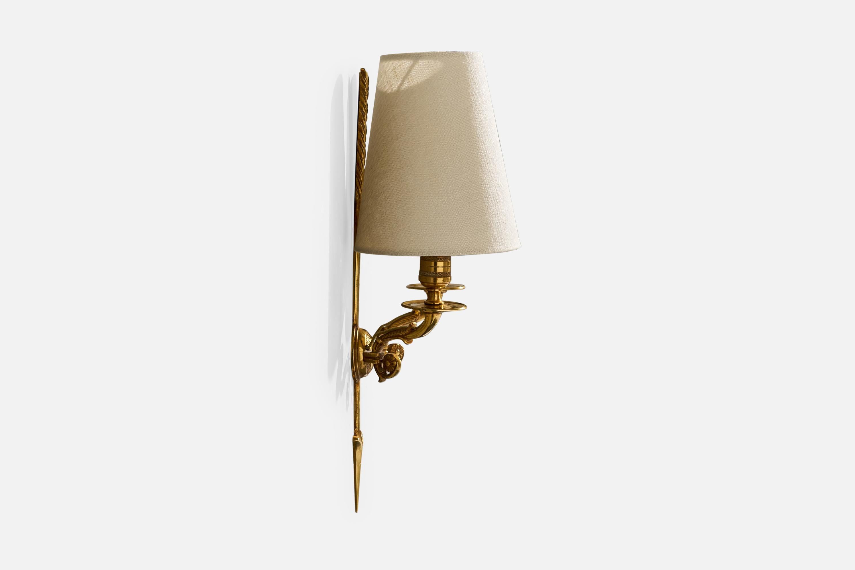 Designer francese, lampade da parete, ottone, tessuto, Francia, anni '1950 In condizioni buone in vendita a High Point, NC