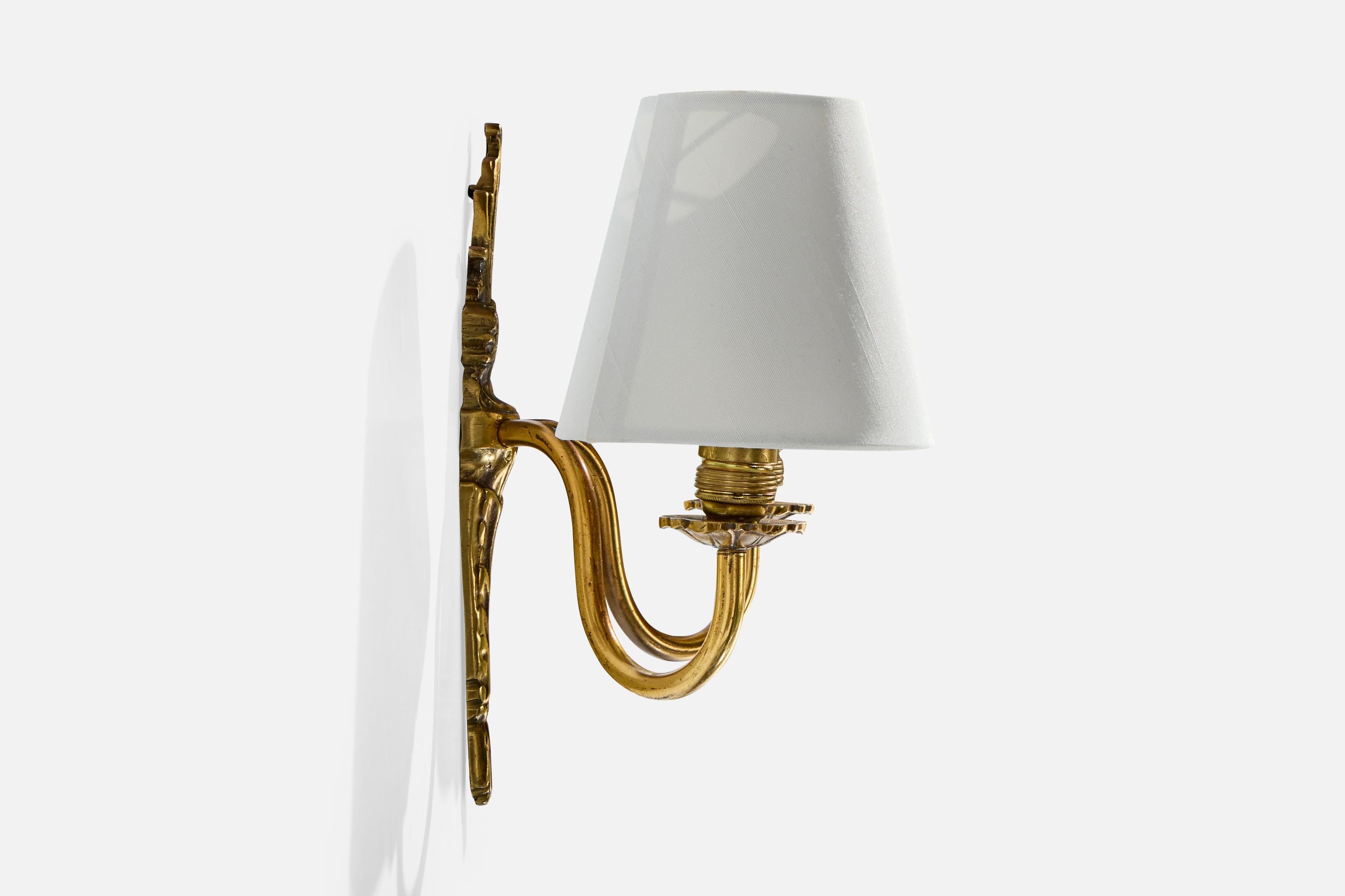Designer francese, lampade da parete, ottone, tessuto, Francia, anni '1950 In condizioni buone in vendita a High Point, NC