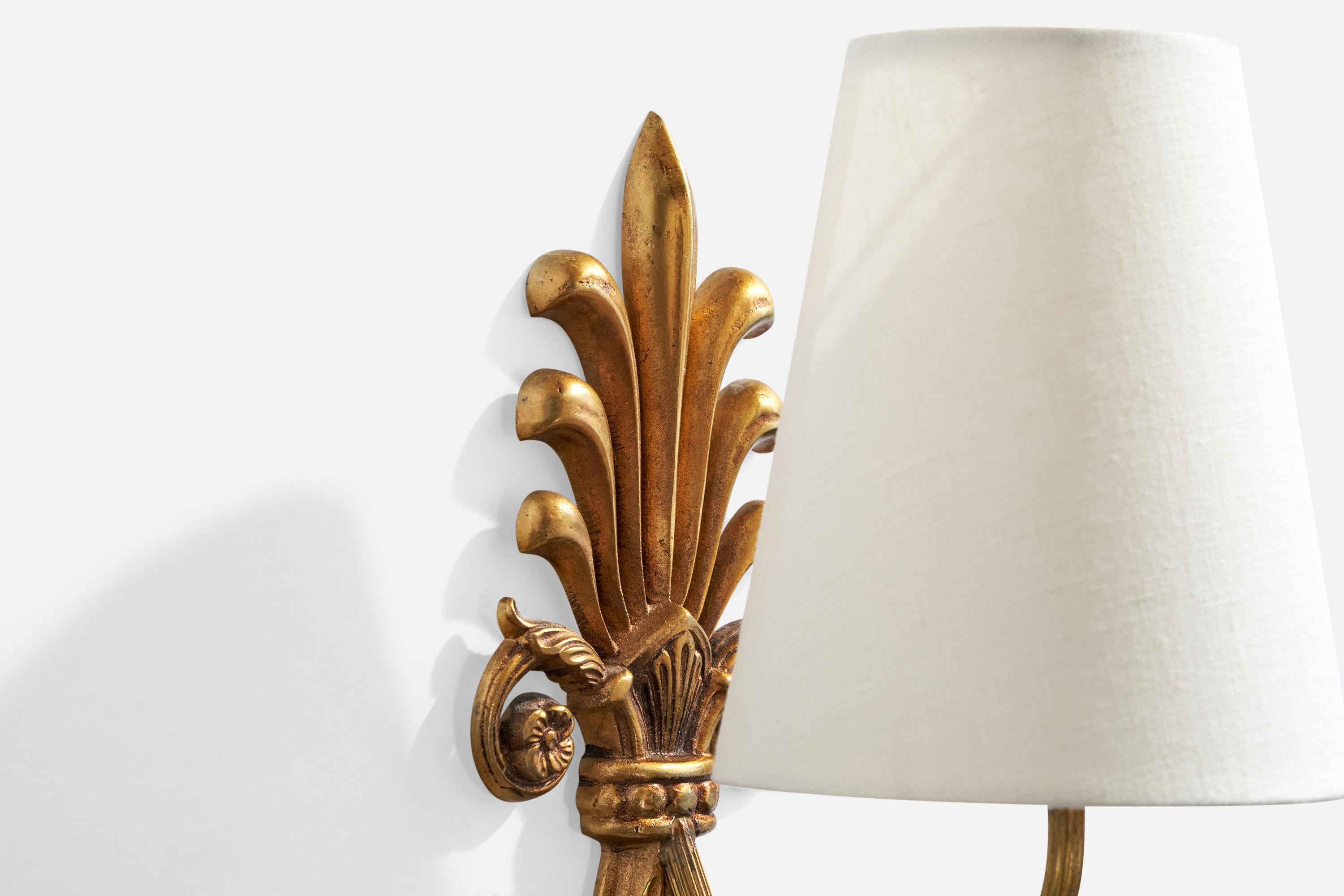 Ottone Designer francese, lampade da parete, ottone, tessuto, Francia, anni '1950 in vendita