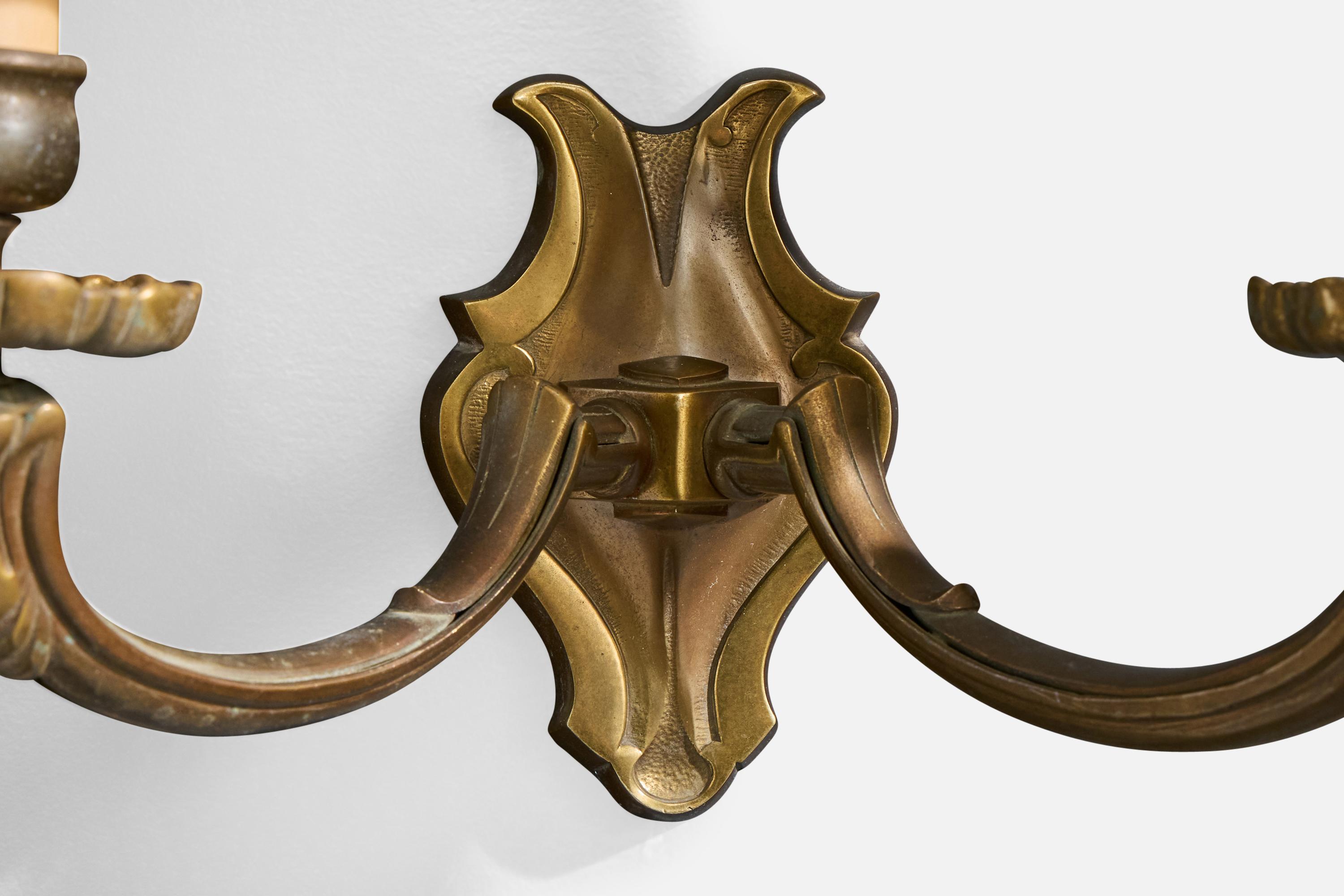 Metà XX secolo Designer francese, lampade da parete, ottone, tessuto, Francia, anni '1950 in vendita