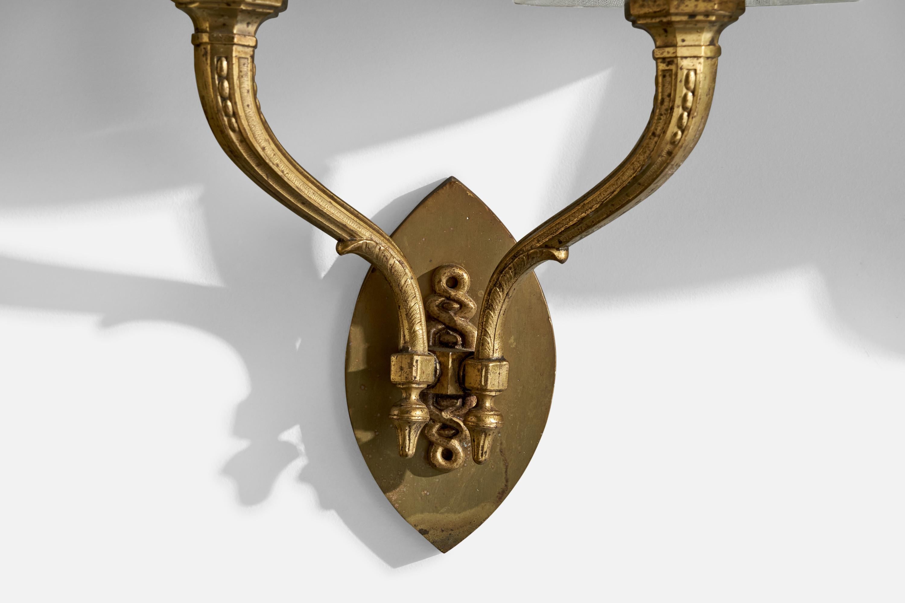 Designer francese, lampade da parete, ottone, tessuto, Francia, anni '1950 in vendita 1