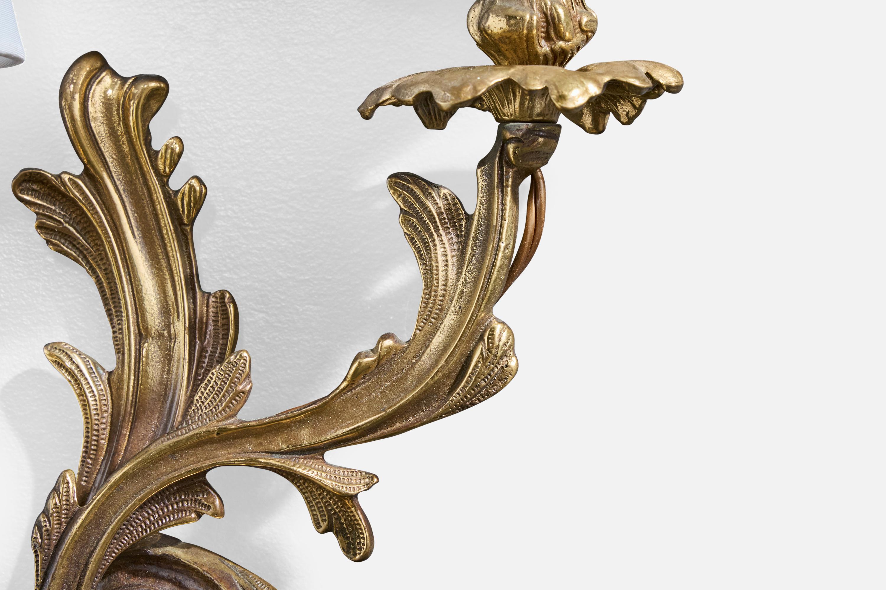 Designer francese, lampade da parete, ottone, tessuto, Francia, anni '1950 in vendita 1