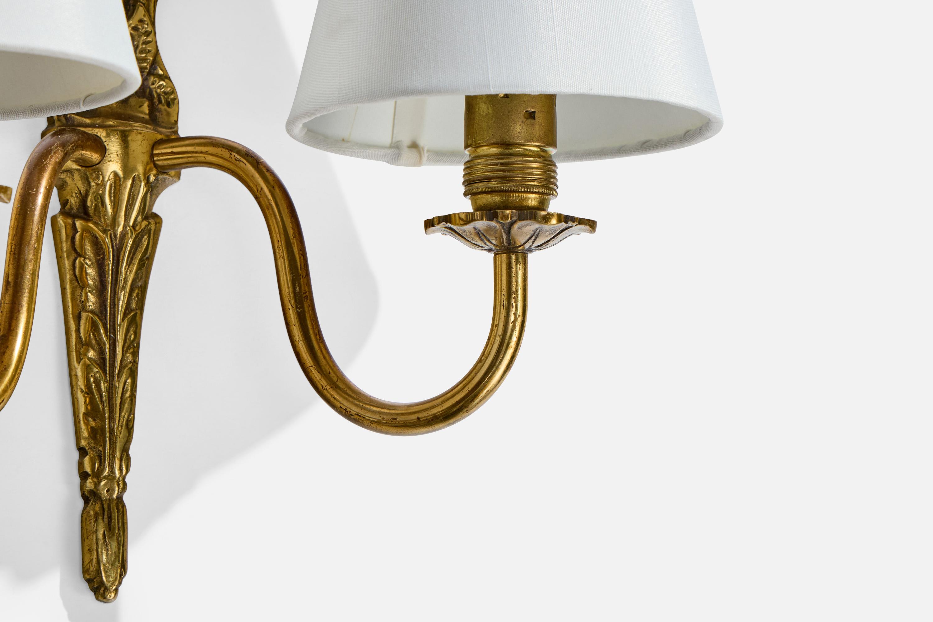 Designer francese, lampade da parete, ottone, tessuto, Francia, anni '1950 in vendita 1
