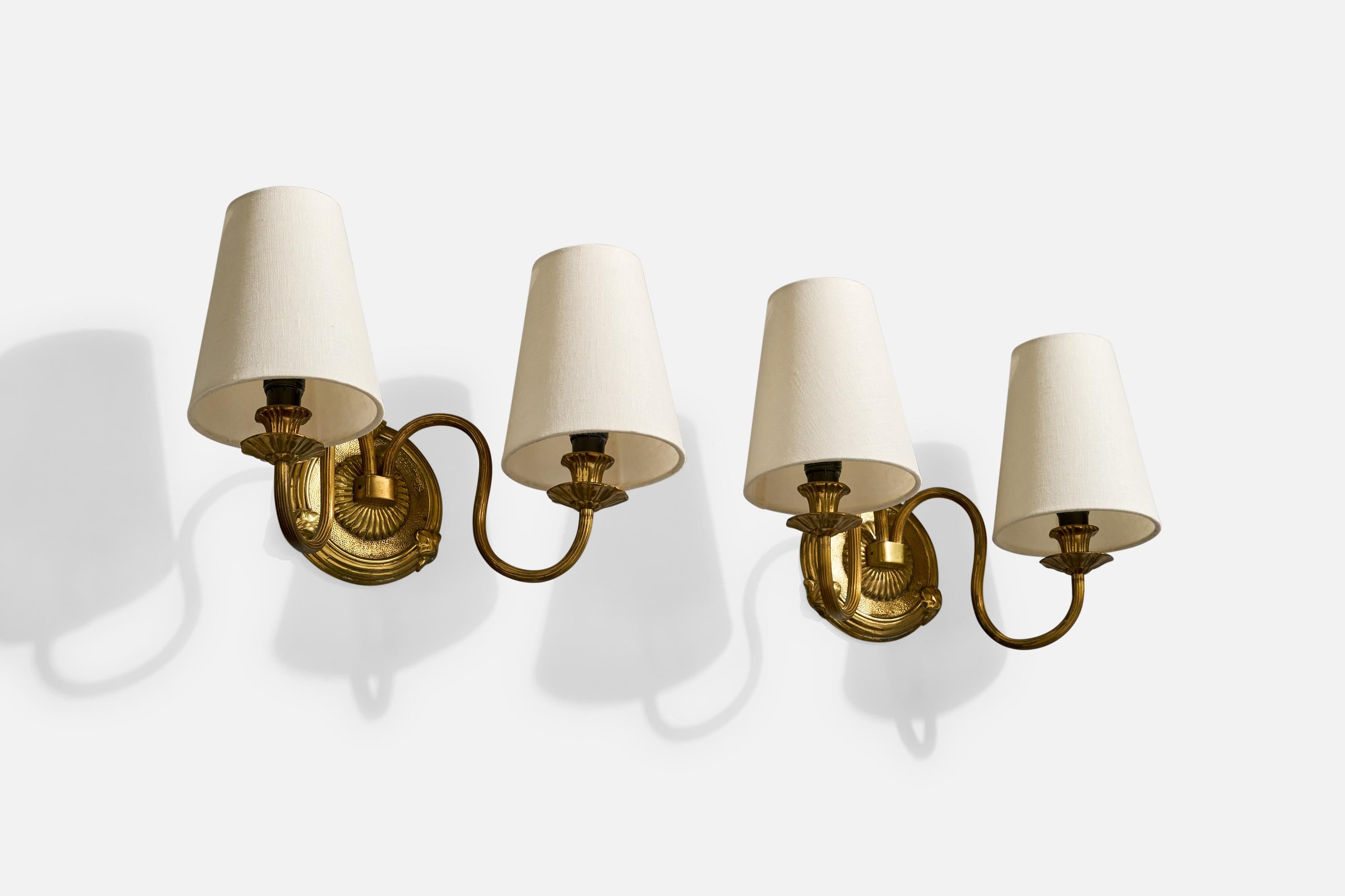 French Designer, Wall Lights, Brass, Fabric, France, 1960s In Good Condition For Sale In High Point, NC