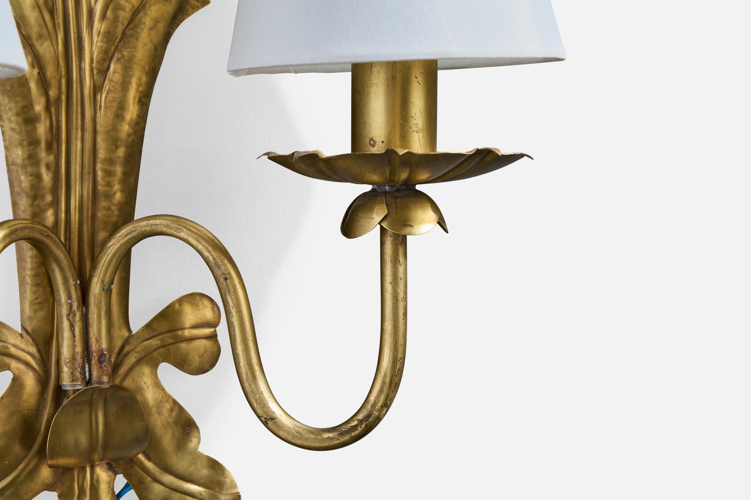 Designer francese, lampade da parete, ottone, tessuto, Francia, anni '1960 in vendita 1