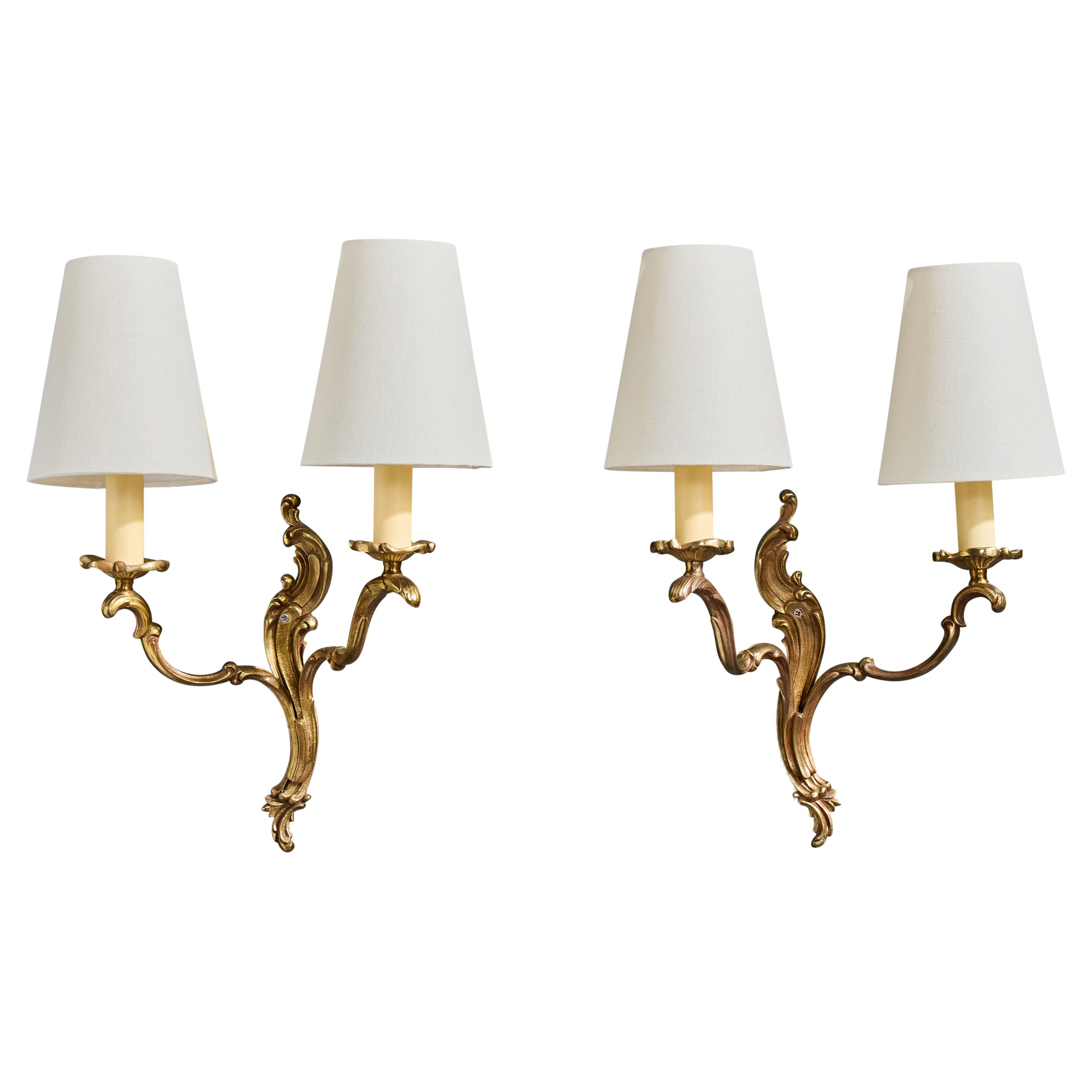 Designer francese, lampade da parete, ottone, tessuto, Francia, anni
1960