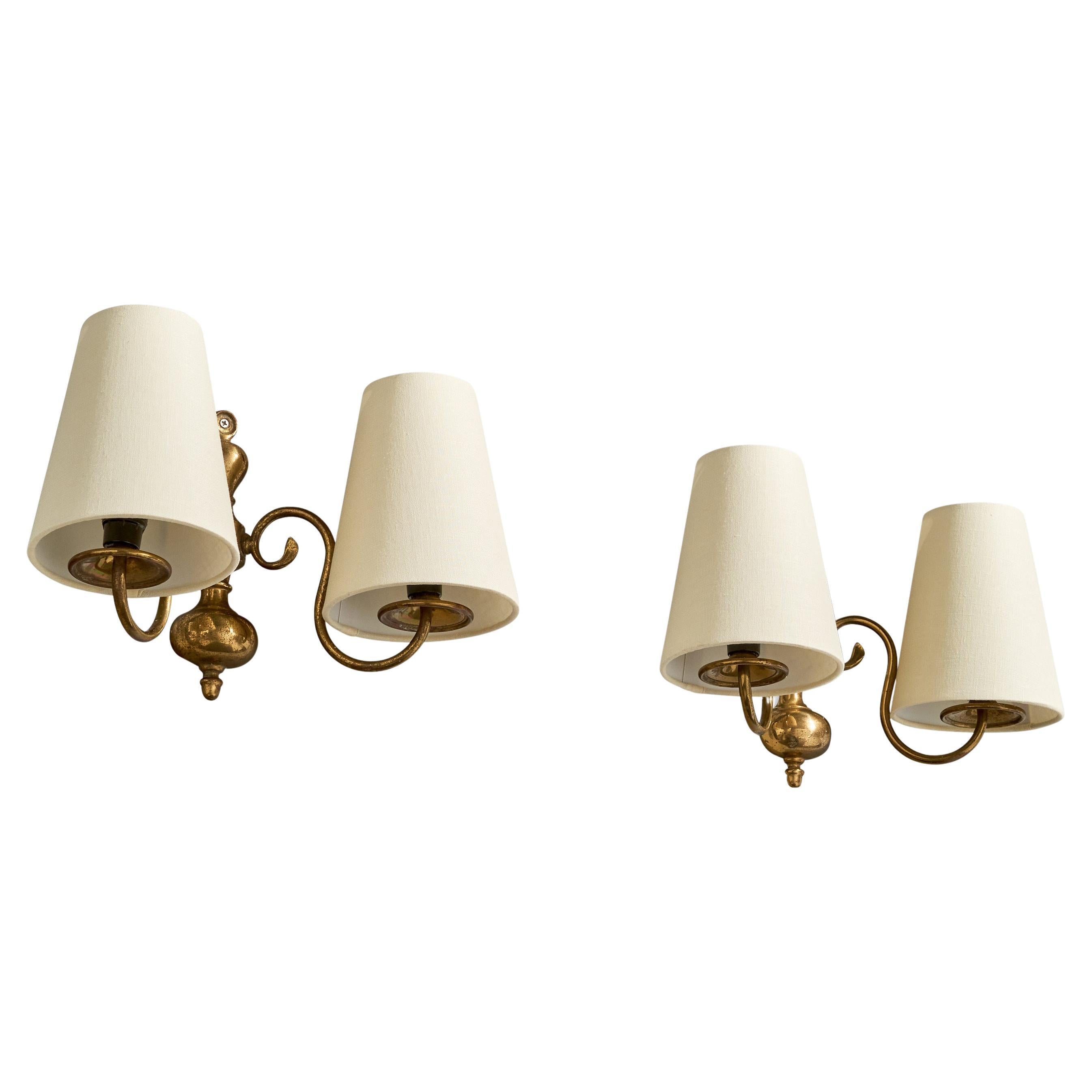 Designer français, Wall Lights, laiton, tissu, France, années 1960