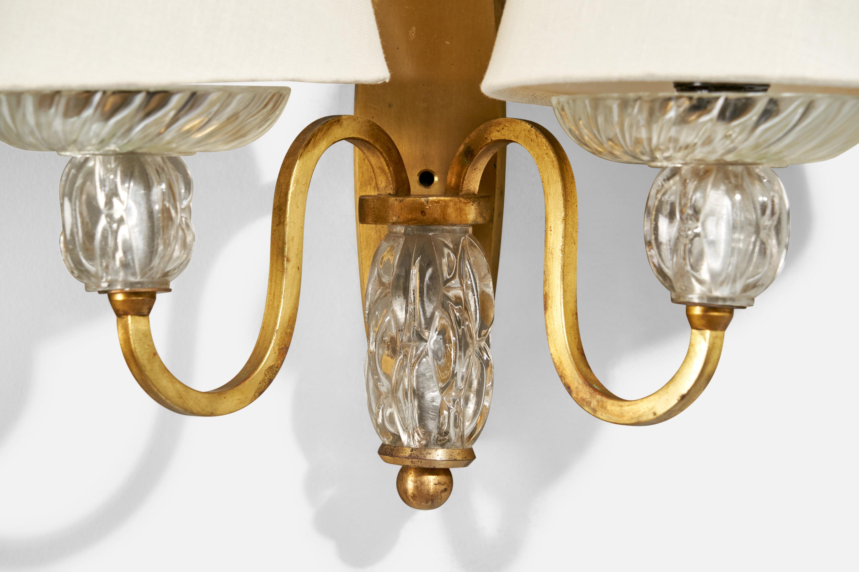 Designer francese, lampade da parete, ottone, vetro, tessuto, Francia, anni '50 in vendita 2