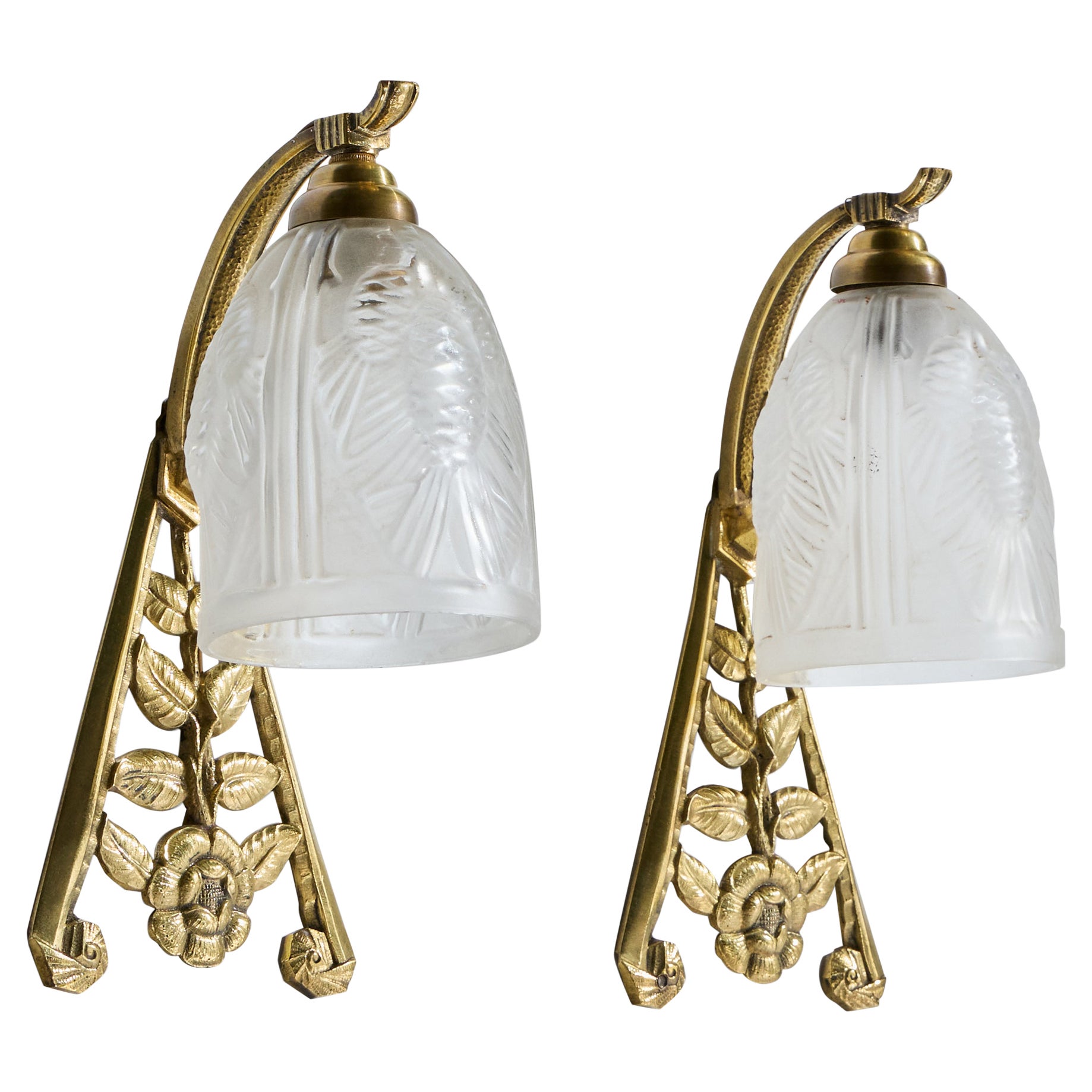 Designer francese, lampade da parete, ottone, vetro, Francia, anni '1930