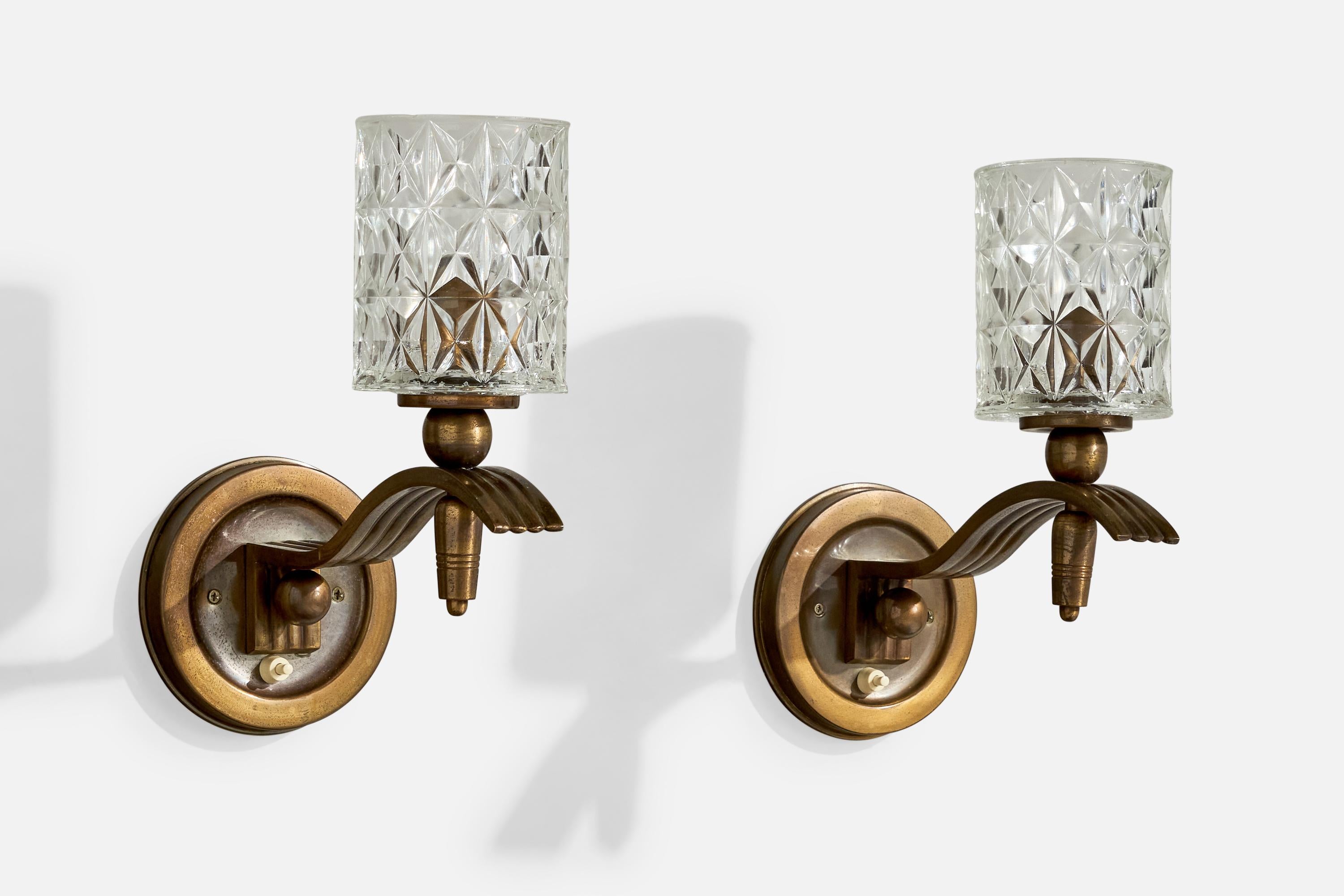 A pair of brass and faceted glass wall lights designed and produced in France, c. 1940s.

Overall Dimensions (Inches): 12.2” H x 5.8” W x 10.9” D

Back Plate Dimensions (Inches): 5.8” H x 5.8“ W x .87” D

Bulb Specifications: E-26

Number of Sockets